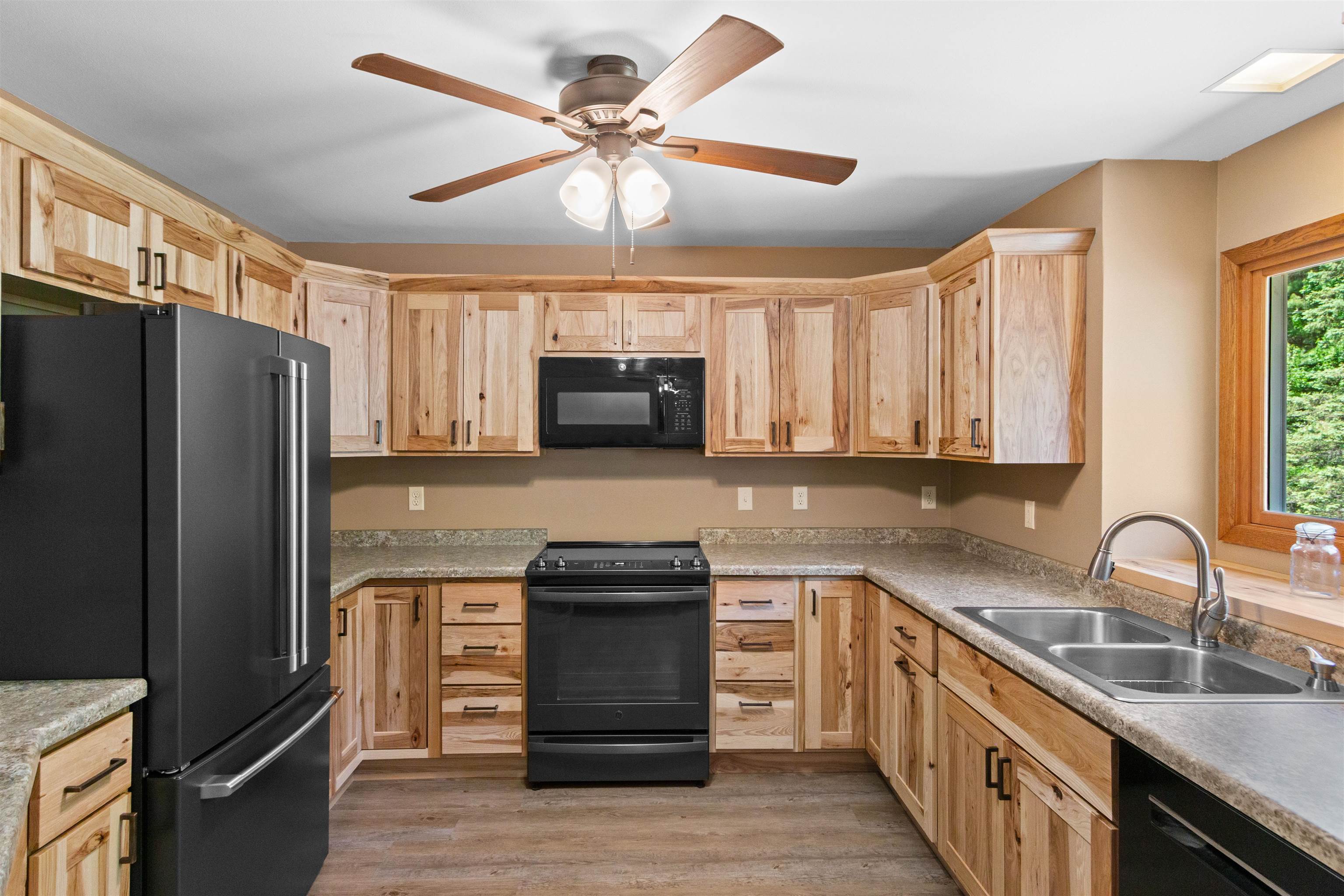 2401 LAKEVIEW DRIVE, Junction City, Wisconsin 54443, 3 Bedrooms Bedrooms, ,2 BathroomsBathrooms,Residential,For Sale,2401 LAKEVIEW DRIVE,22602320