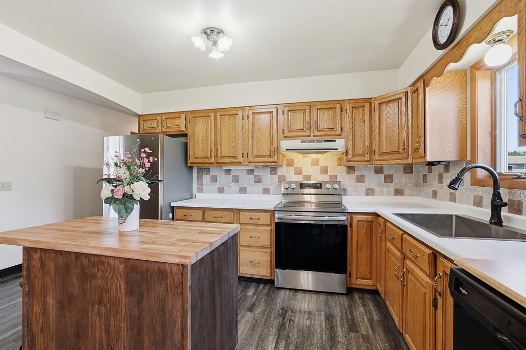 3008 W HUETTER STREET, Marshfield, Wisconsin 54449, 3 Bedrooms Bedrooms, ,1 BathroomBathrooms,Residential,For Sale,3008 W HUETTER STREET,22602323