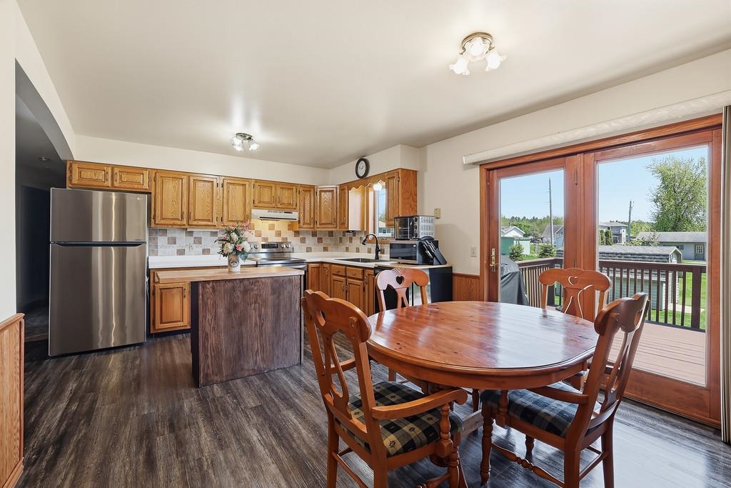 3008 W HUETTER STREET, Marshfield, Wisconsin 54449, 3 Bedrooms Bedrooms, ,1 BathroomBathrooms,Residential,For Sale,3008 W HUETTER STREET,22602323