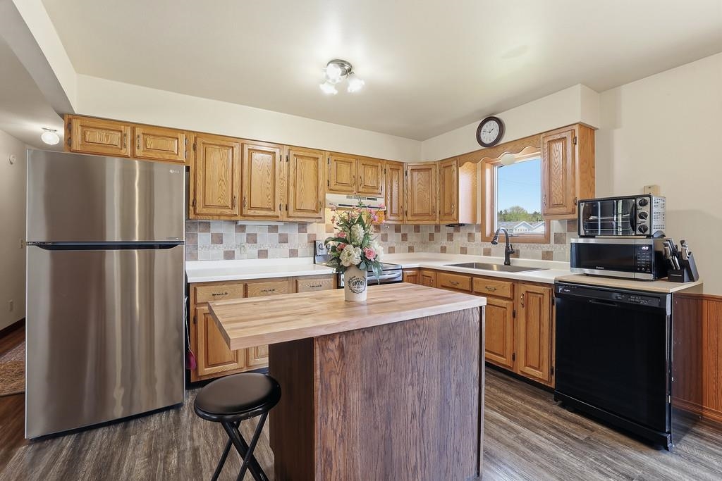 3008 W HUETTER STREET, Marshfield, Wisconsin 54449, 3 Bedrooms Bedrooms, ,1 BathroomBathrooms,Residential,For Sale,3008 W HUETTER STREET,22602323