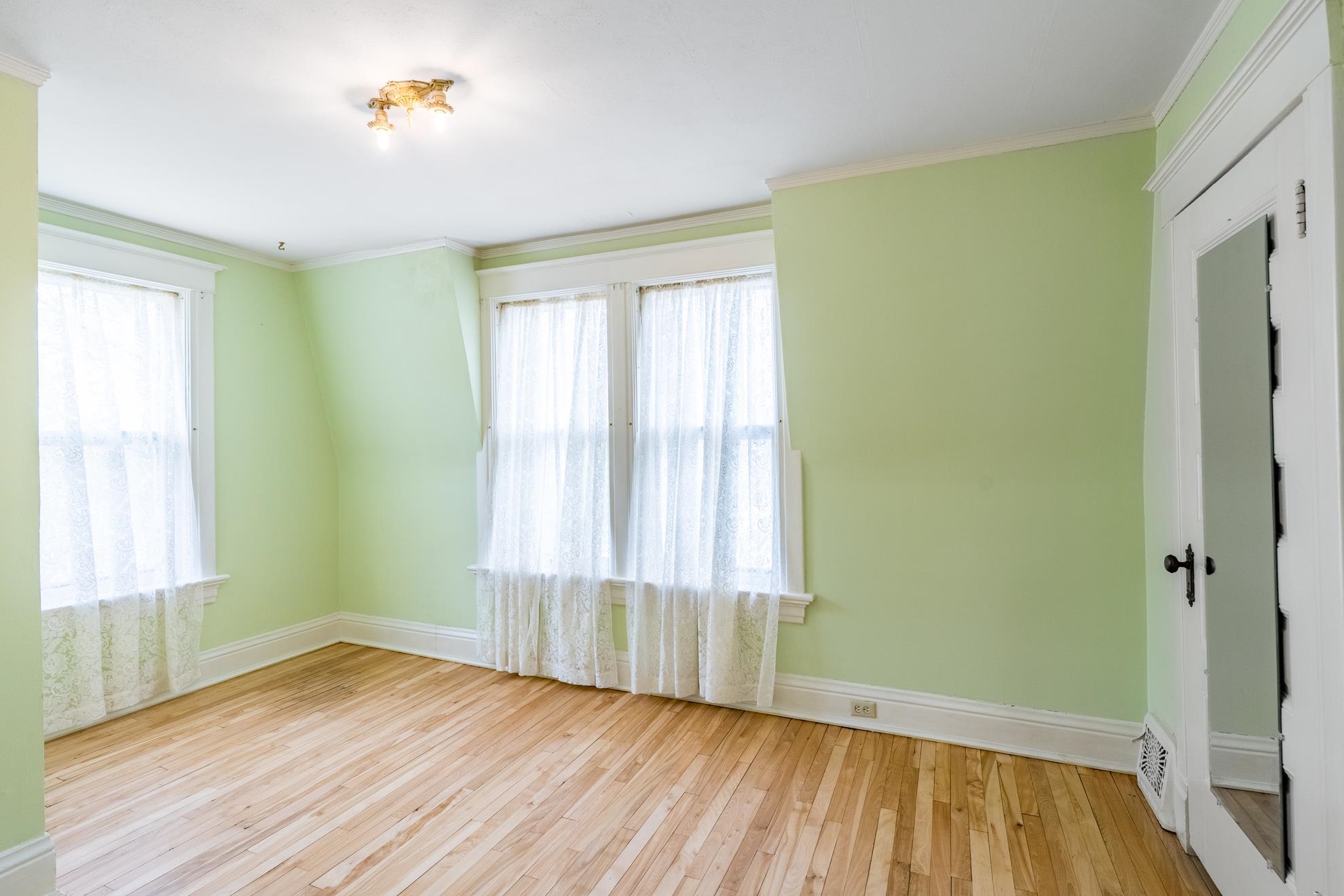 917 McClellan Street, Wausau, Wisconsin 54403, 4 Bedrooms Bedrooms, ,2 BathroomsBathrooms,Residential,For Sale,917 McClellan Street,22602324