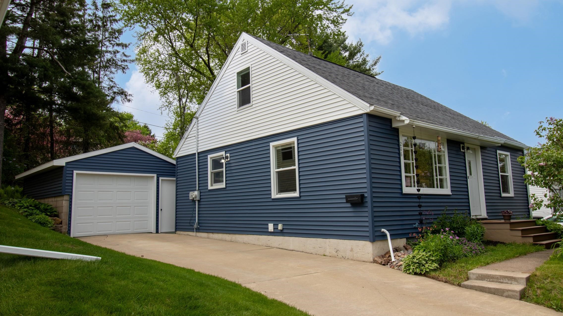 206 N 10TH AVENUE, Wausau, Wisconsin 54401, 4 Bedrooms Bedrooms, ,1 BathroomBathrooms,Residential,For Sale,206 N 10TH AVENUE,22602326