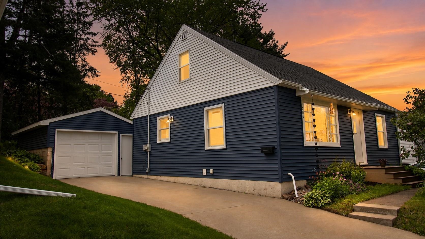 206 N 10TH AVENUE, Wausau, Wisconsin 54401, 4 Bedrooms Bedrooms, ,1 BathroomBathrooms,Residential,For Sale,206 N 10TH AVENUE,22602326