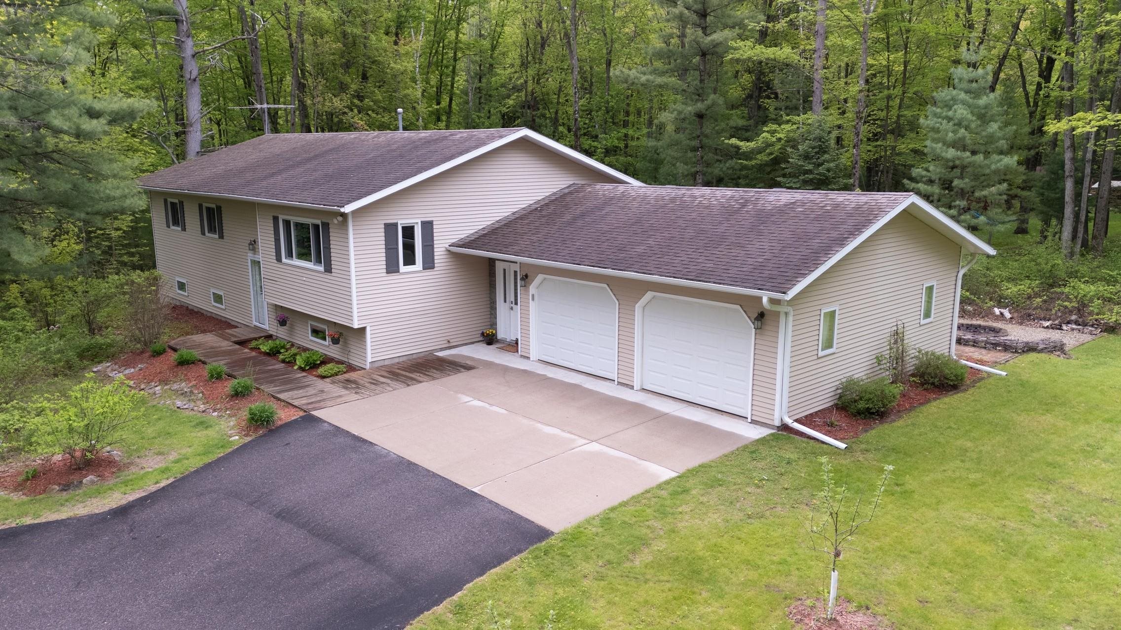 223135 BARBERRY COURT, Wausau, Wisconsin 54401, 3 Bedrooms Bedrooms, ,2 BathroomsBathrooms,Residential,For Sale,223135 BARBERRY COURT,22602328