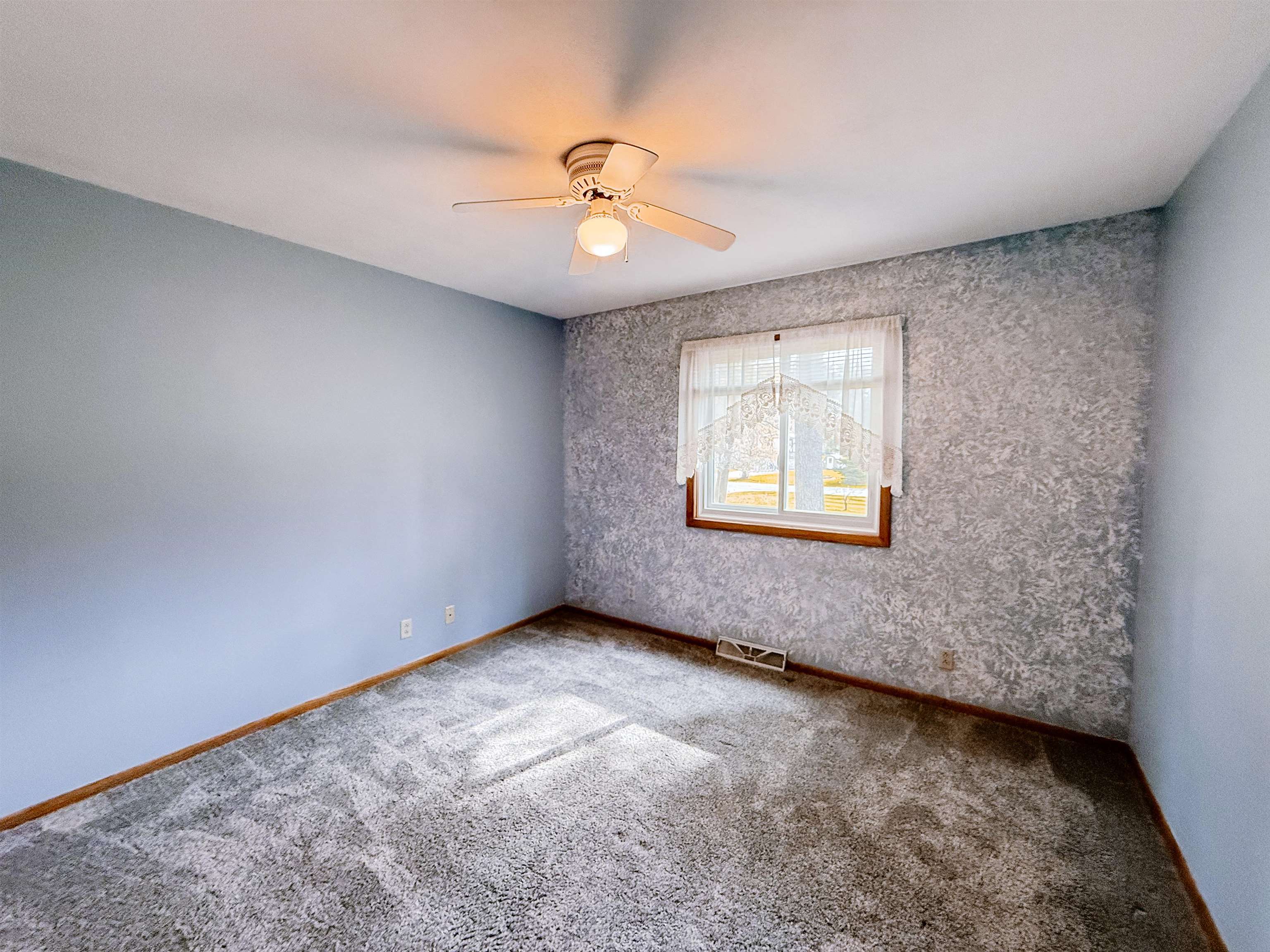 2015 CIRCLE DRIVE, Kronenwetter, Wisconsin 54455, 5 Bedrooms Bedrooms, ,1 BathroomBathrooms,Residential,For Sale,2015 CIRCLE DRIVE,22602334