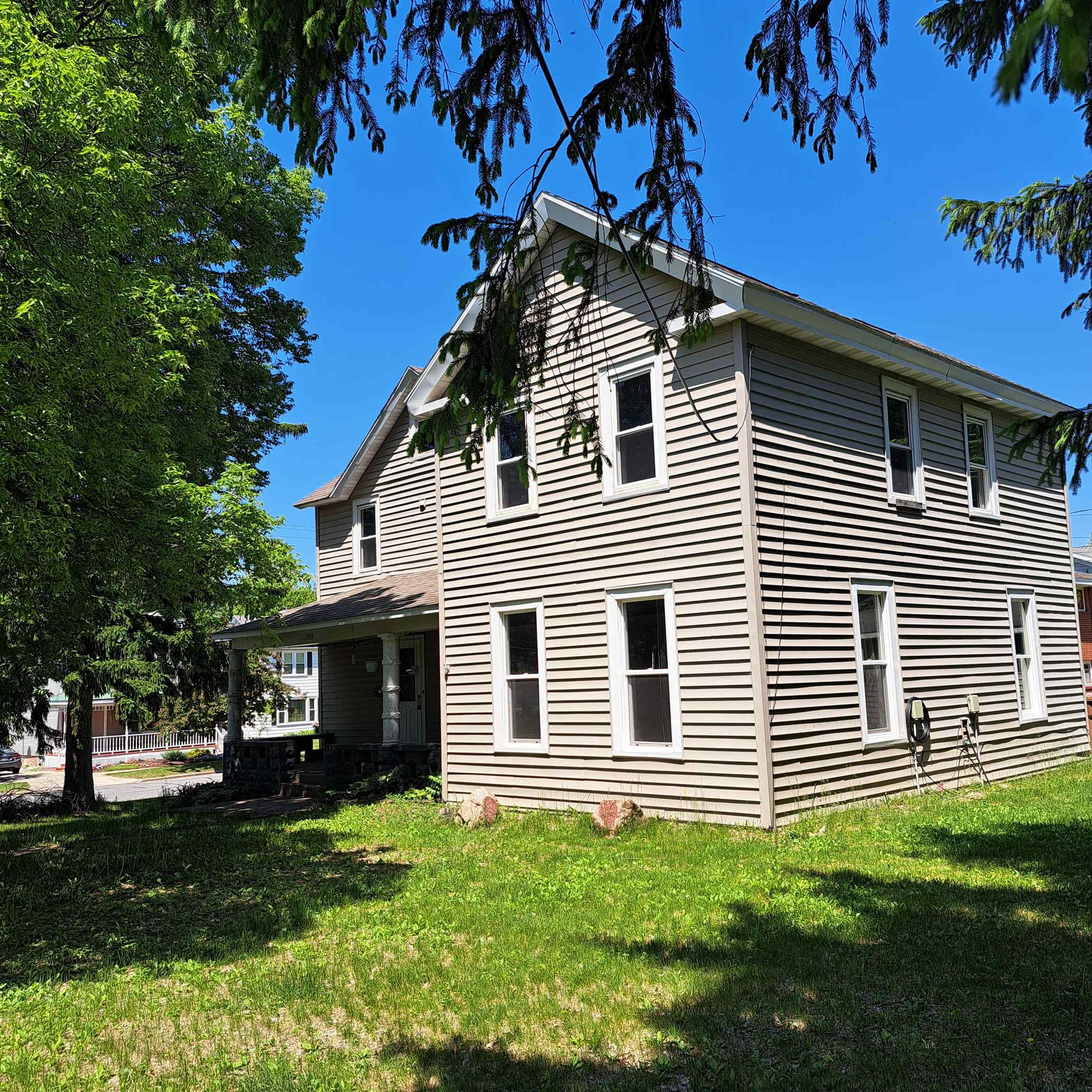 1903 WATER STREET, Stevens Point, Wisconsin 54481, 2 Bedrooms Bedrooms, 4 Rooms Rooms,1 BathroomBathrooms,Multi-family,For Sale,1903 WATER STREET,22602335