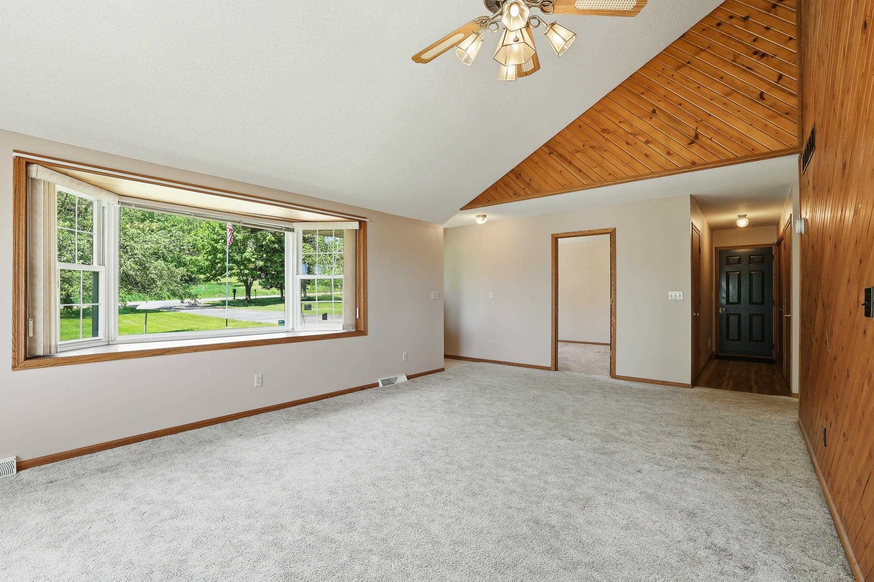 1957 COUNTY ROAD T NORTH, Amherst Junction, Wisconsin 54407, 3 Bedrooms Bedrooms, ,3 BathroomsBathrooms,Residential,For Sale,1957 COUNTY ROAD T NORTH,22602355