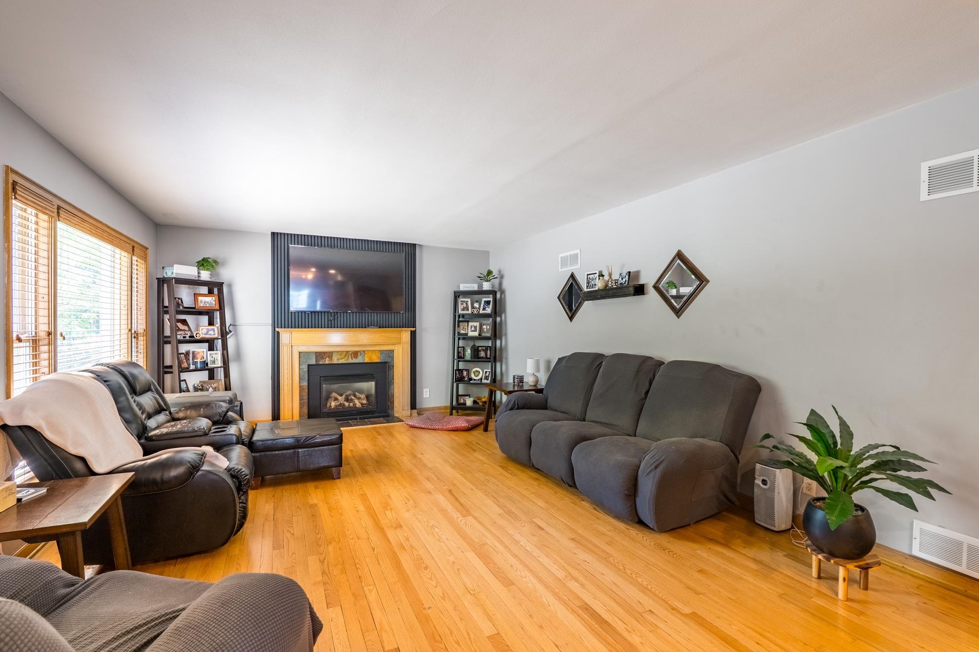 422 N 7TH AVENUE, Wausau, Wisconsin 54401, 4 Bedrooms Bedrooms, ,2 BathroomsBathrooms,Residential,For Sale,422 N 7TH AVENUE,22602360