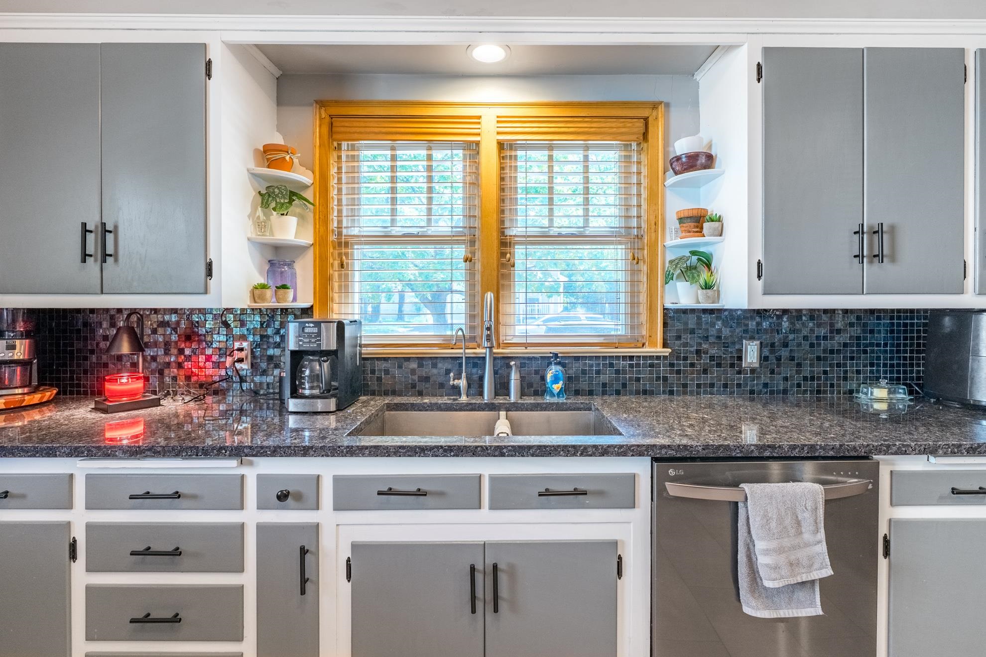 422 N 7TH AVENUE, Wausau, Wisconsin 54401, 4 Bedrooms Bedrooms, ,2 BathroomsBathrooms,Residential,For Sale,422 N 7TH AVENUE,22602360
