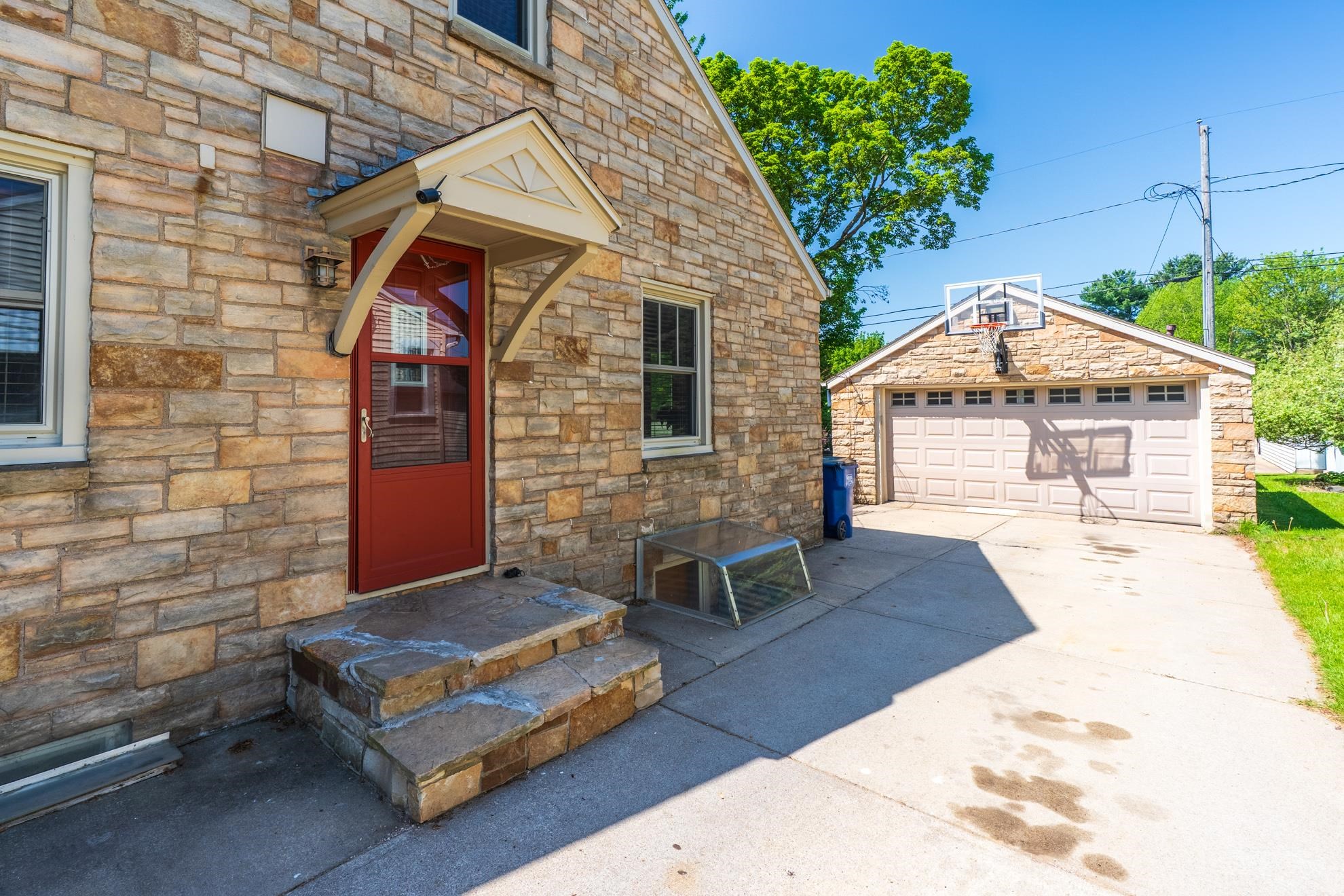 422 N 7TH AVENUE, Wausau, Wisconsin 54401, 4 Bedrooms Bedrooms, ,2 BathroomsBathrooms,Residential,For Sale,422 N 7TH AVENUE,22602360