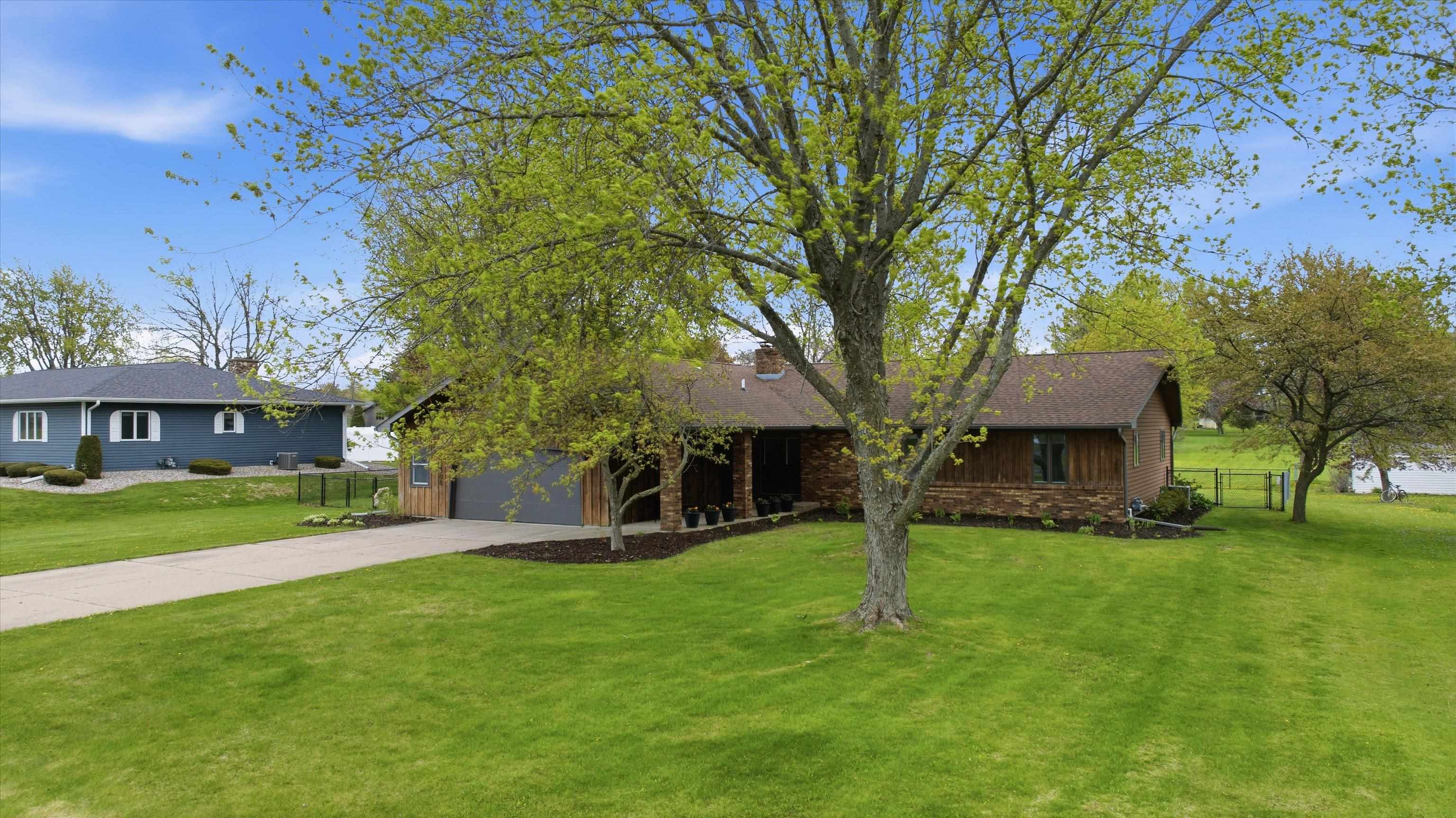 2308 E FILLMORE STREET, Marshfield, Wisconsin 54449, 3 Bedrooms Bedrooms, ,2 BathroomsBathrooms,Residential,For Sale,2308 E FILLMORE STREET,22602362