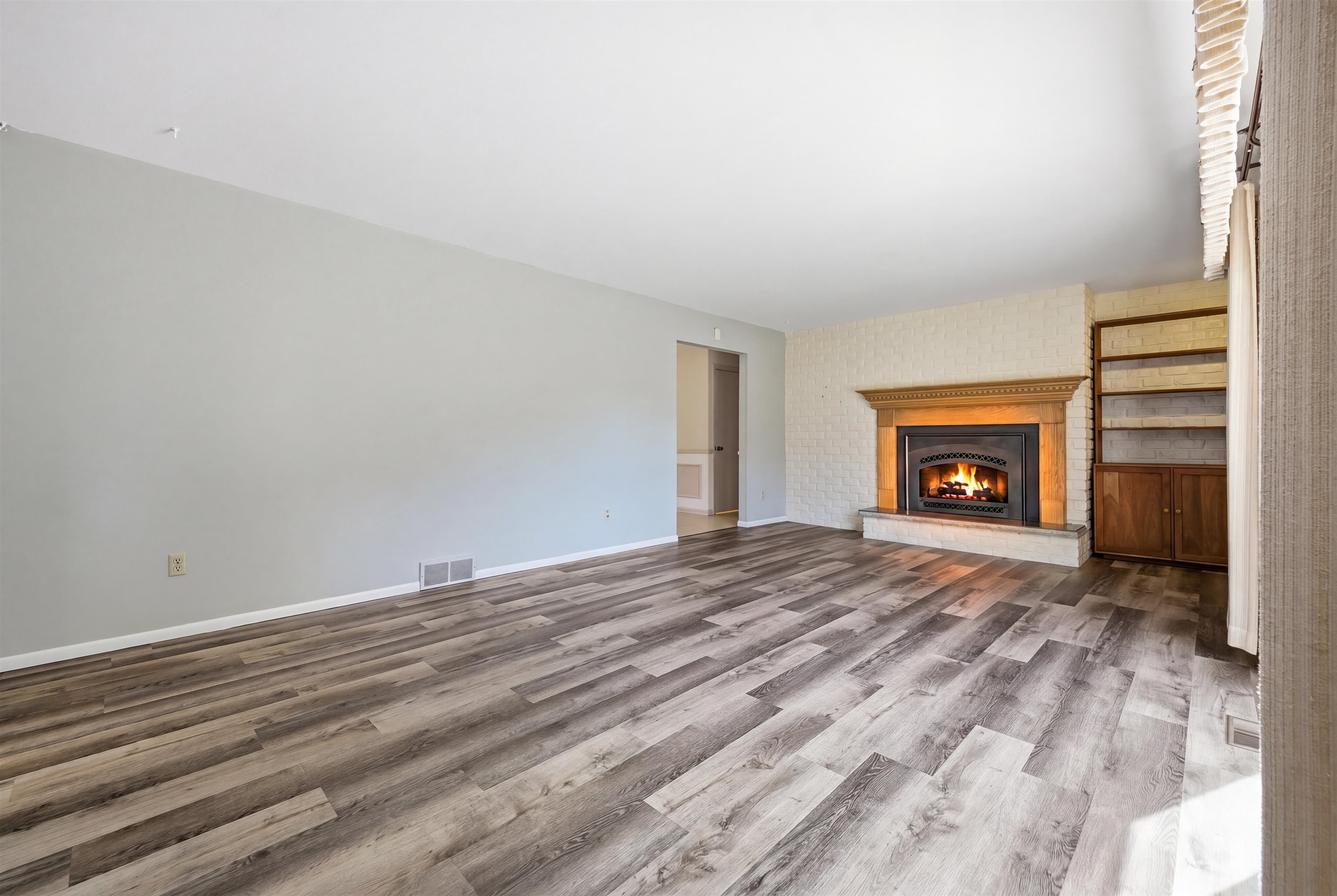 1006 W BLODGETT STREET, Marshfield, Wisconsin 54449, 5 Bedrooms Bedrooms, ,2 BathroomsBathrooms,Residential,For Sale,1006 W BLODGETT STREET,22602366