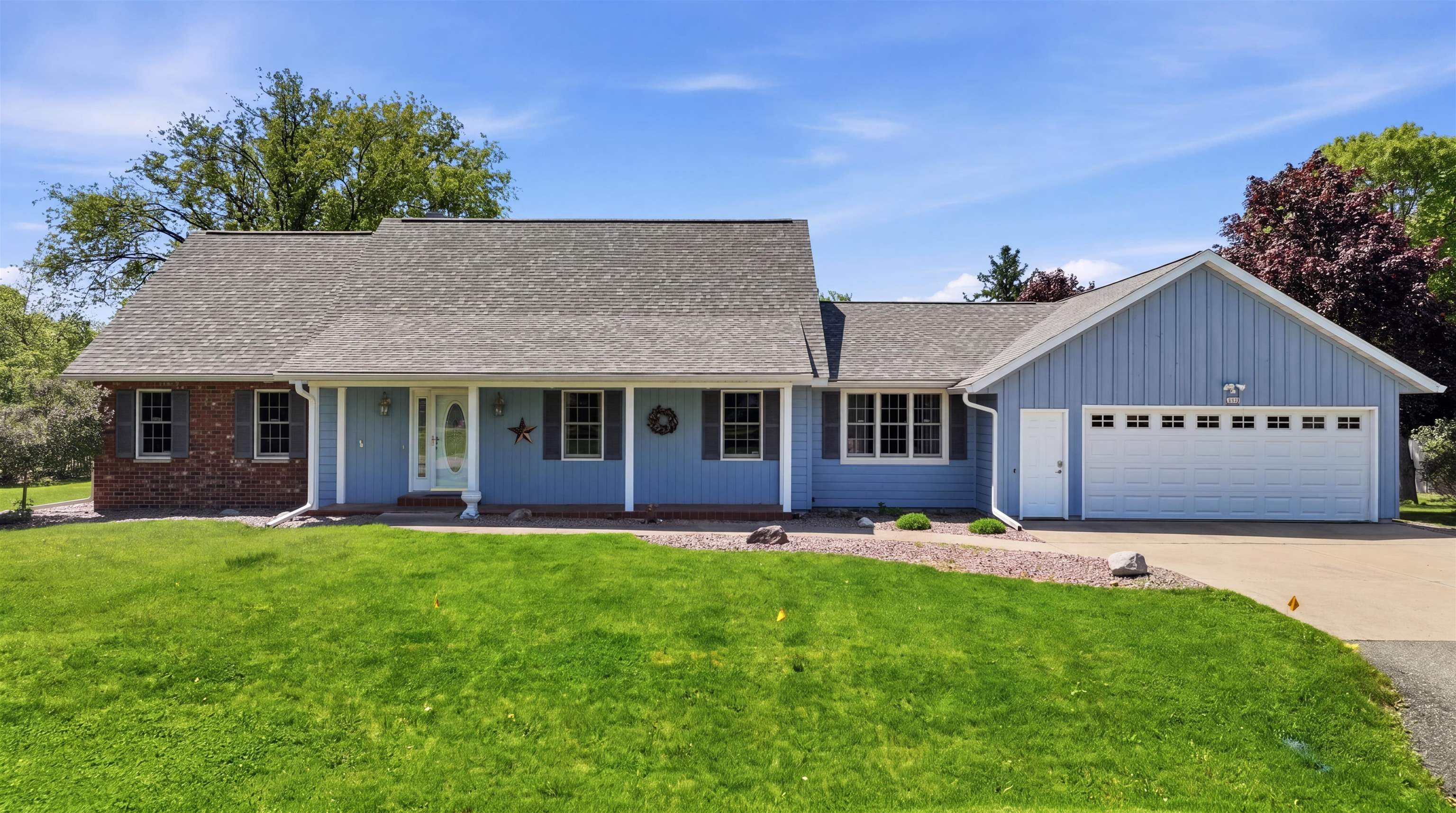 1006 W BLODGETT STREET, Marshfield, Wisconsin 54449, 5 Bedrooms Bedrooms, ,2 BathroomsBathrooms,Residential,For Sale,1006 W BLODGETT STREET,22602366