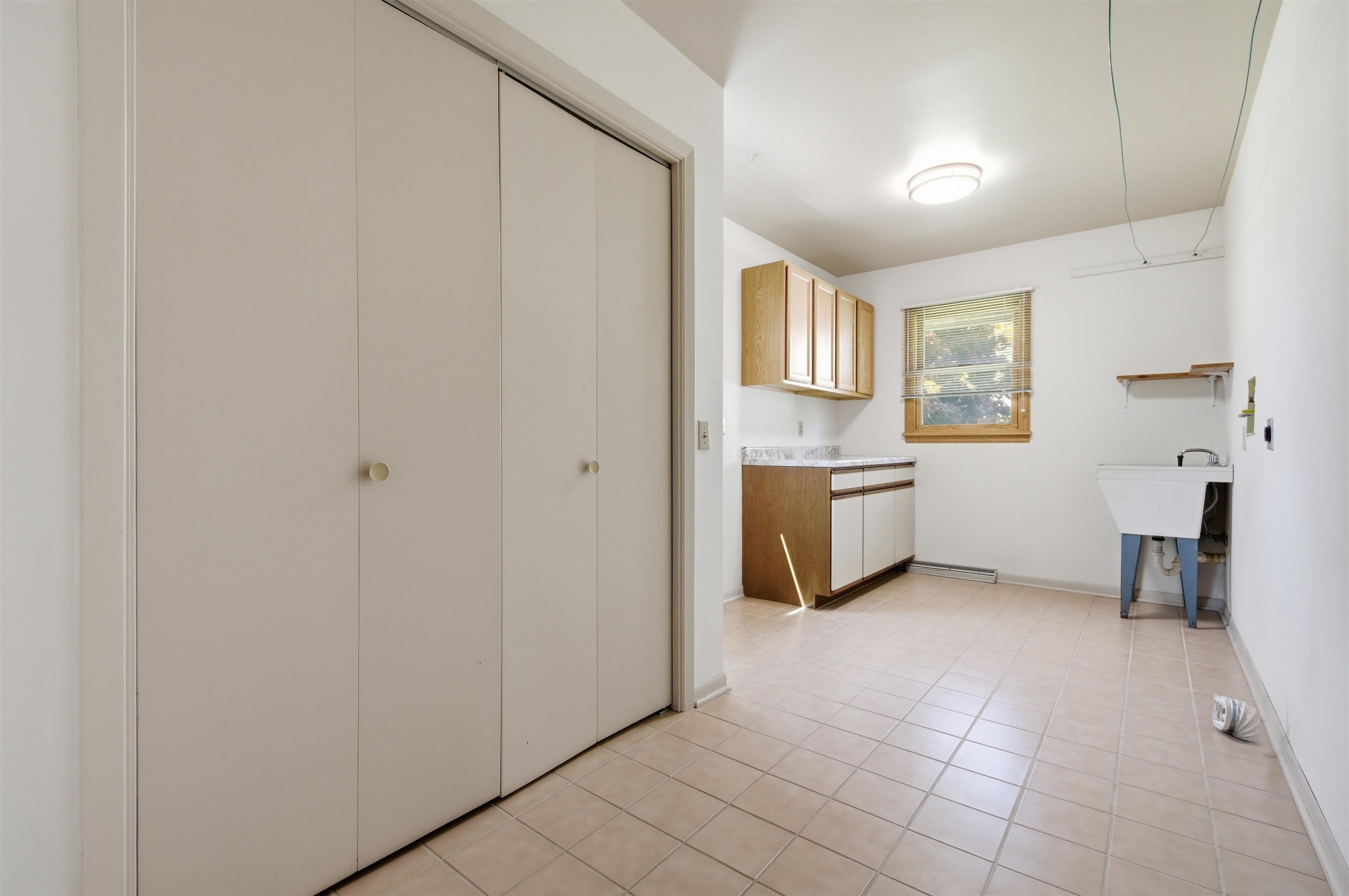 1006 W BLODGETT STREET, Marshfield, Wisconsin 54449, 5 Bedrooms Bedrooms, ,2 BathroomsBathrooms,Residential,For Sale,1006 W BLODGETT STREET,22602366