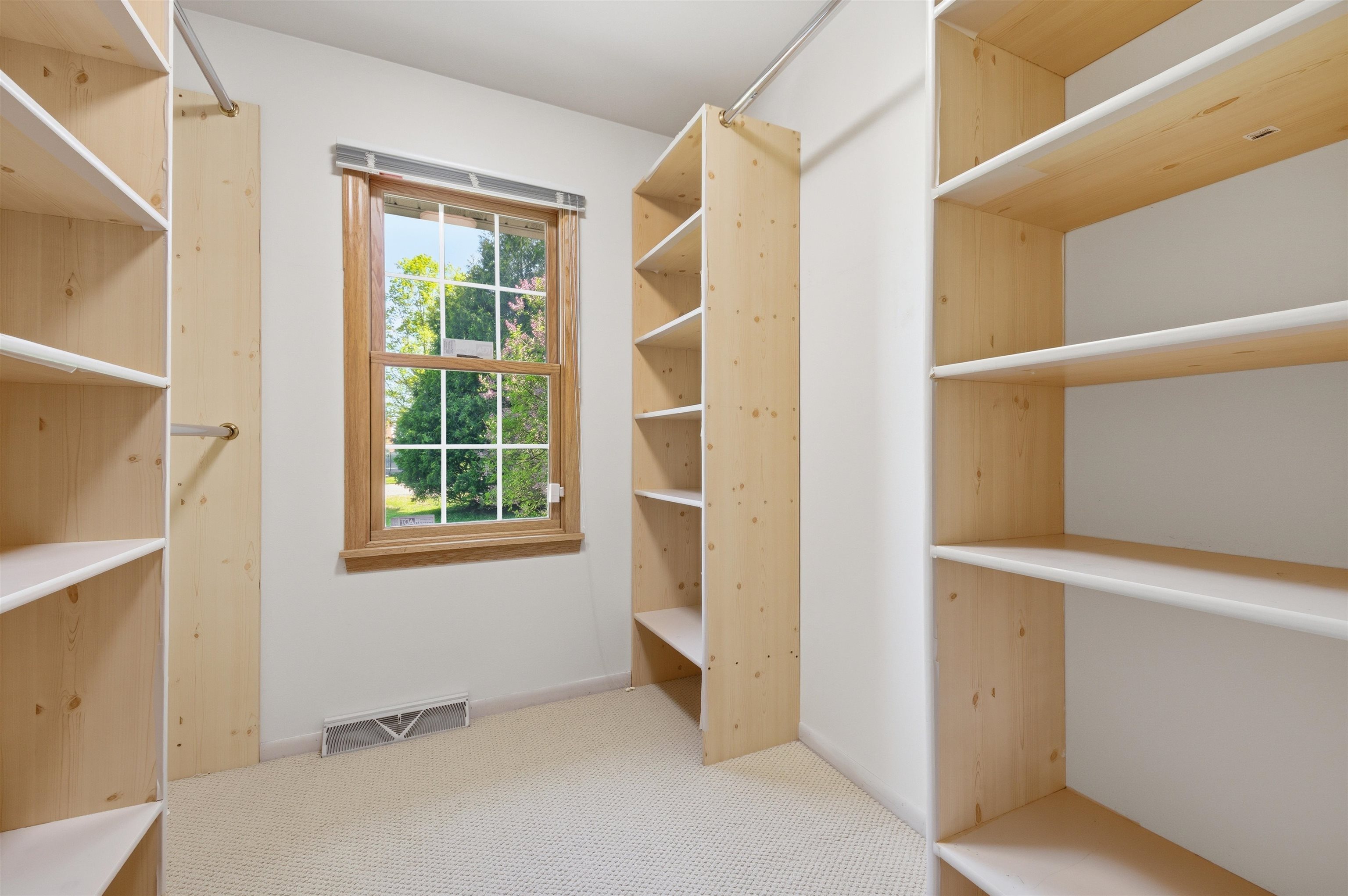 1006 W BLODGETT STREET, Marshfield, Wisconsin 54449, 5 Bedrooms Bedrooms, ,2 BathroomsBathrooms,Residential,For Sale,1006 W BLODGETT STREET,22602366