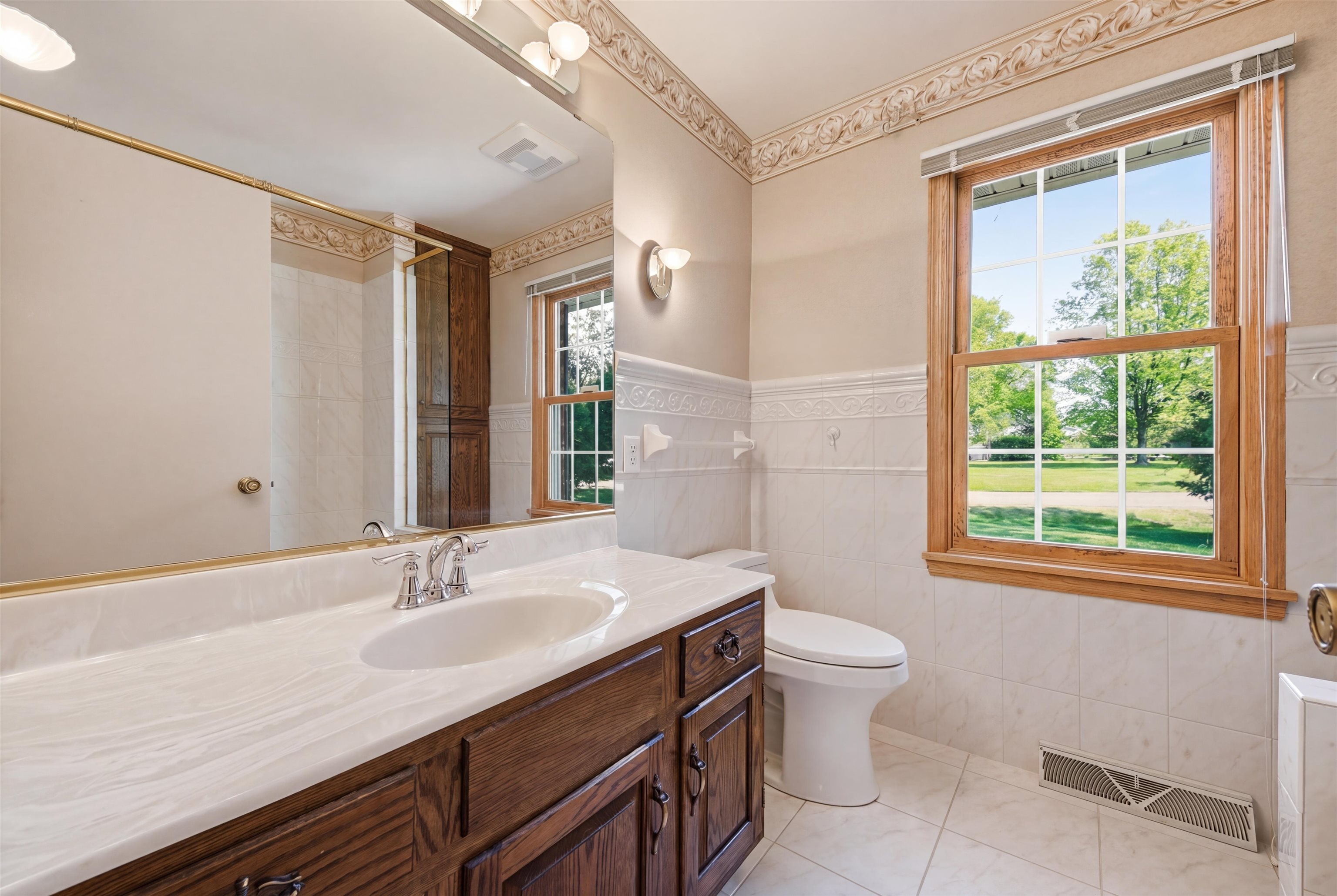 1006 W BLODGETT STREET, Marshfield, Wisconsin 54449, 5 Bedrooms Bedrooms, ,2 BathroomsBathrooms,Residential,For Sale,1006 W BLODGETT STREET,22602366