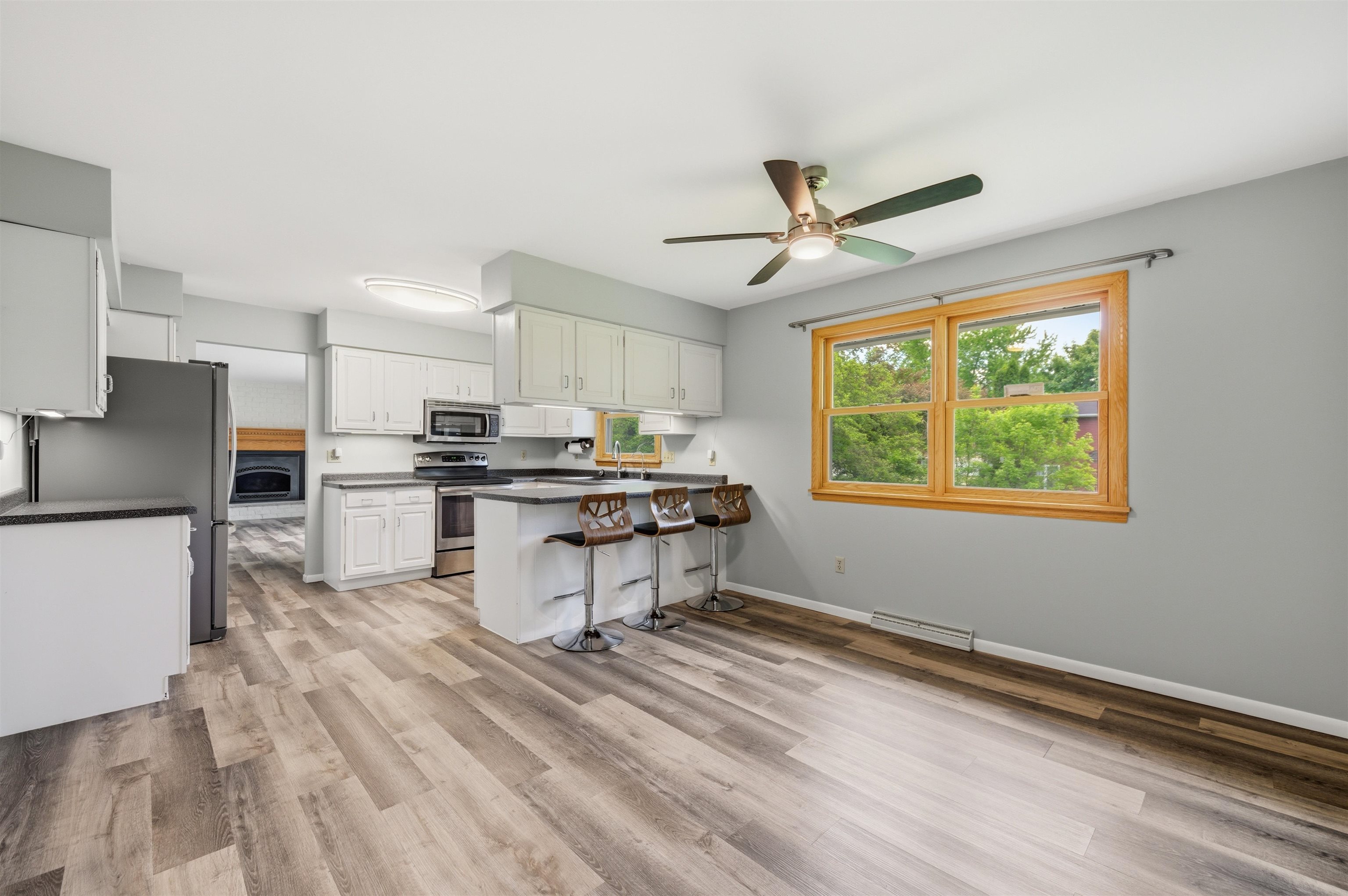 1006 W BLODGETT STREET, Marshfield, Wisconsin 54449, 5 Bedrooms Bedrooms, ,2 BathroomsBathrooms,Residential,For Sale,1006 W BLODGETT STREET,22602366