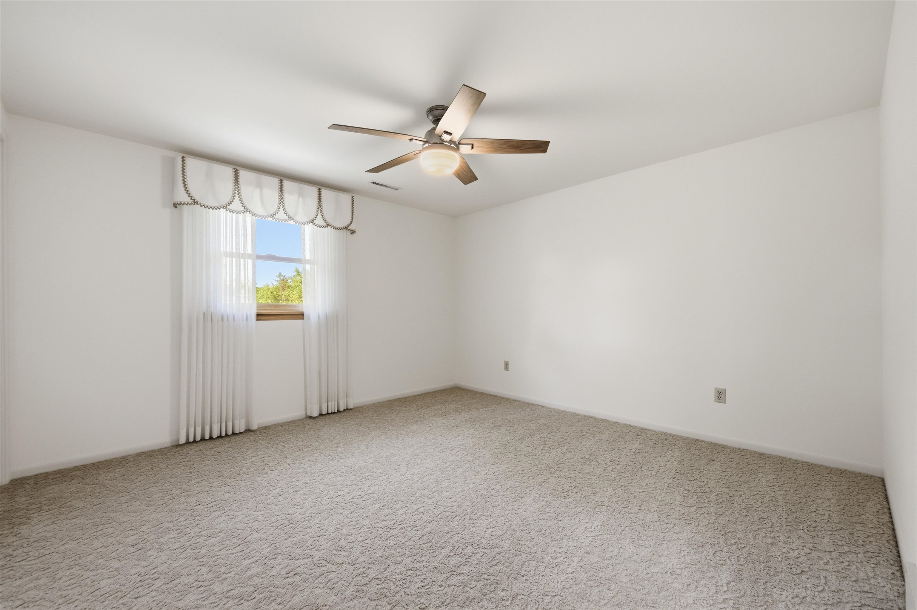 1006 W BLODGETT STREET, Marshfield, Wisconsin 54449, 5 Bedrooms Bedrooms, ,2 BathroomsBathrooms,Residential,For Sale,1006 W BLODGETT STREET,22602366