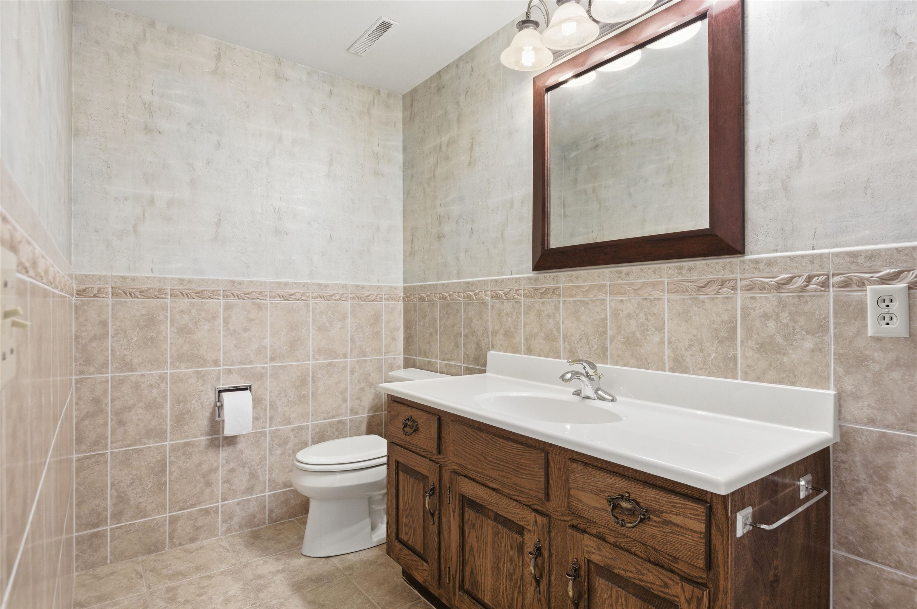 1006 W BLODGETT STREET, Marshfield, Wisconsin 54449, 5 Bedrooms Bedrooms, ,2 BathroomsBathrooms,Residential,For Sale,1006 W BLODGETT STREET,22602366
