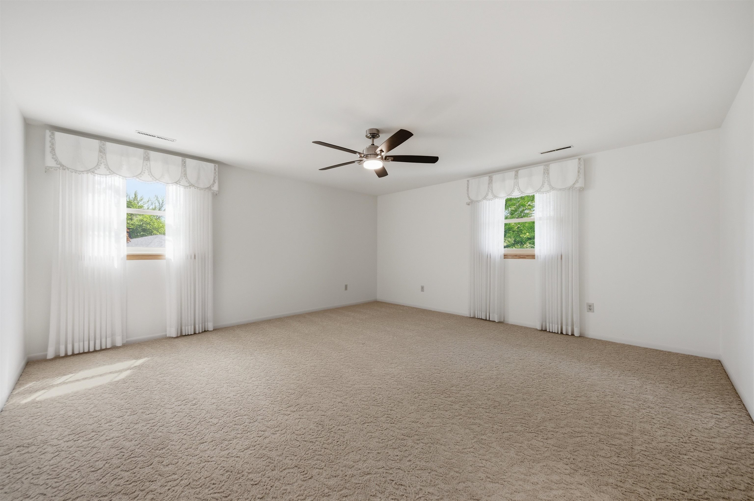 1006 W BLODGETT STREET, Marshfield, Wisconsin 54449, 5 Bedrooms Bedrooms, ,2 BathroomsBathrooms,Residential,For Sale,1006 W BLODGETT STREET,22602366