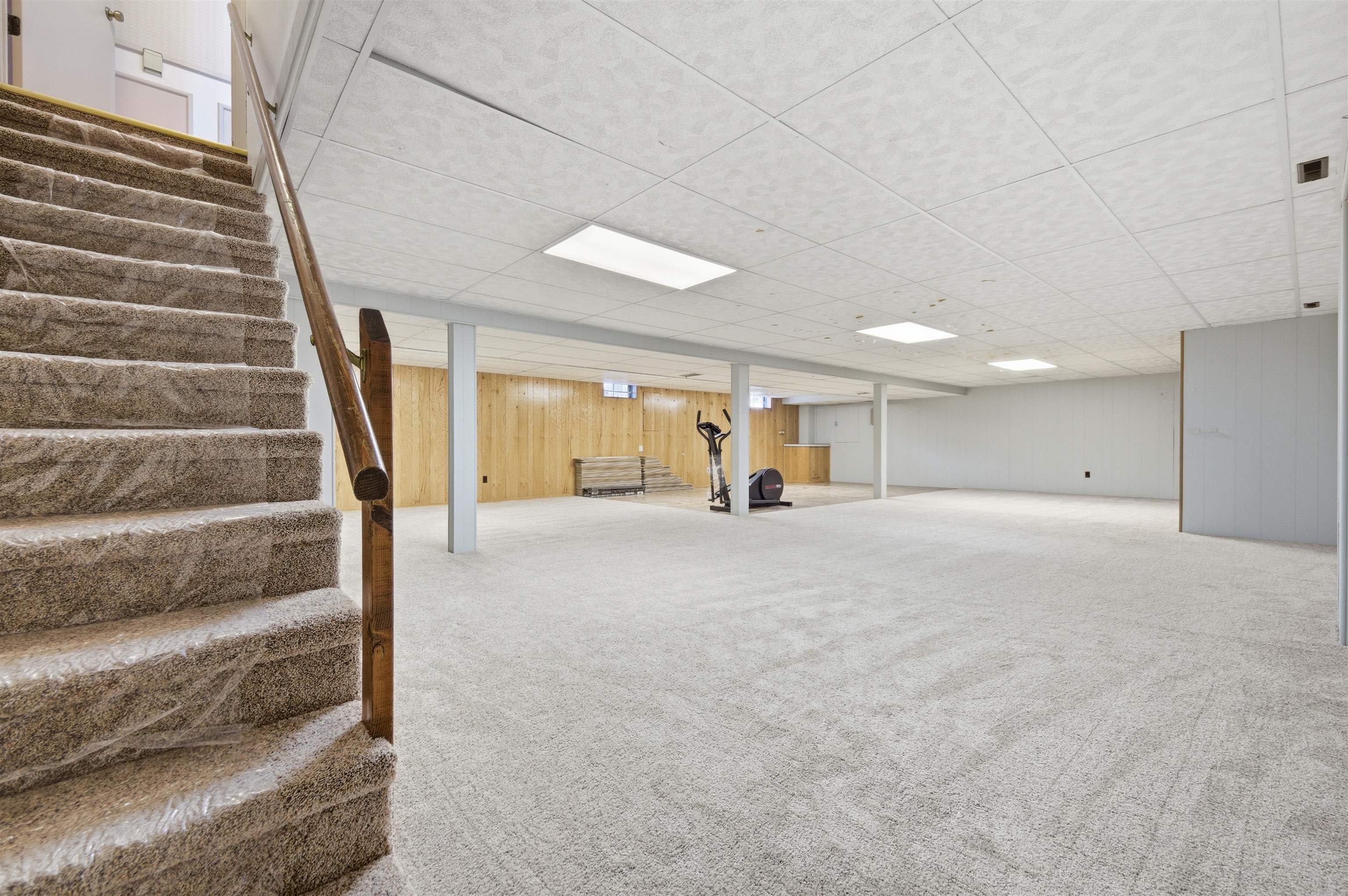 1006 W BLODGETT STREET, Marshfield, Wisconsin 54449, 5 Bedrooms Bedrooms, ,2 BathroomsBathrooms,Residential,For Sale,1006 W BLODGETT STREET,22602366