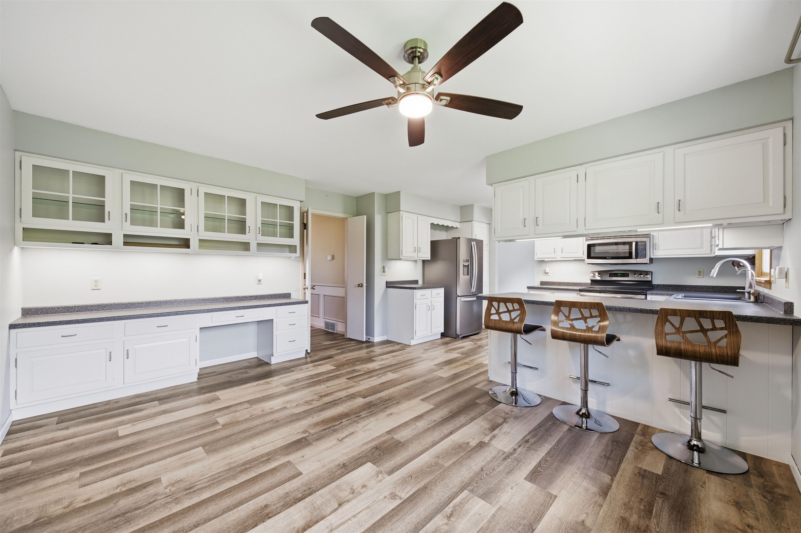 1006 W BLODGETT STREET, Marshfield, Wisconsin 54449, 5 Bedrooms Bedrooms, ,2 BathroomsBathrooms,Residential,For Sale,1006 W BLODGETT STREET,22602366