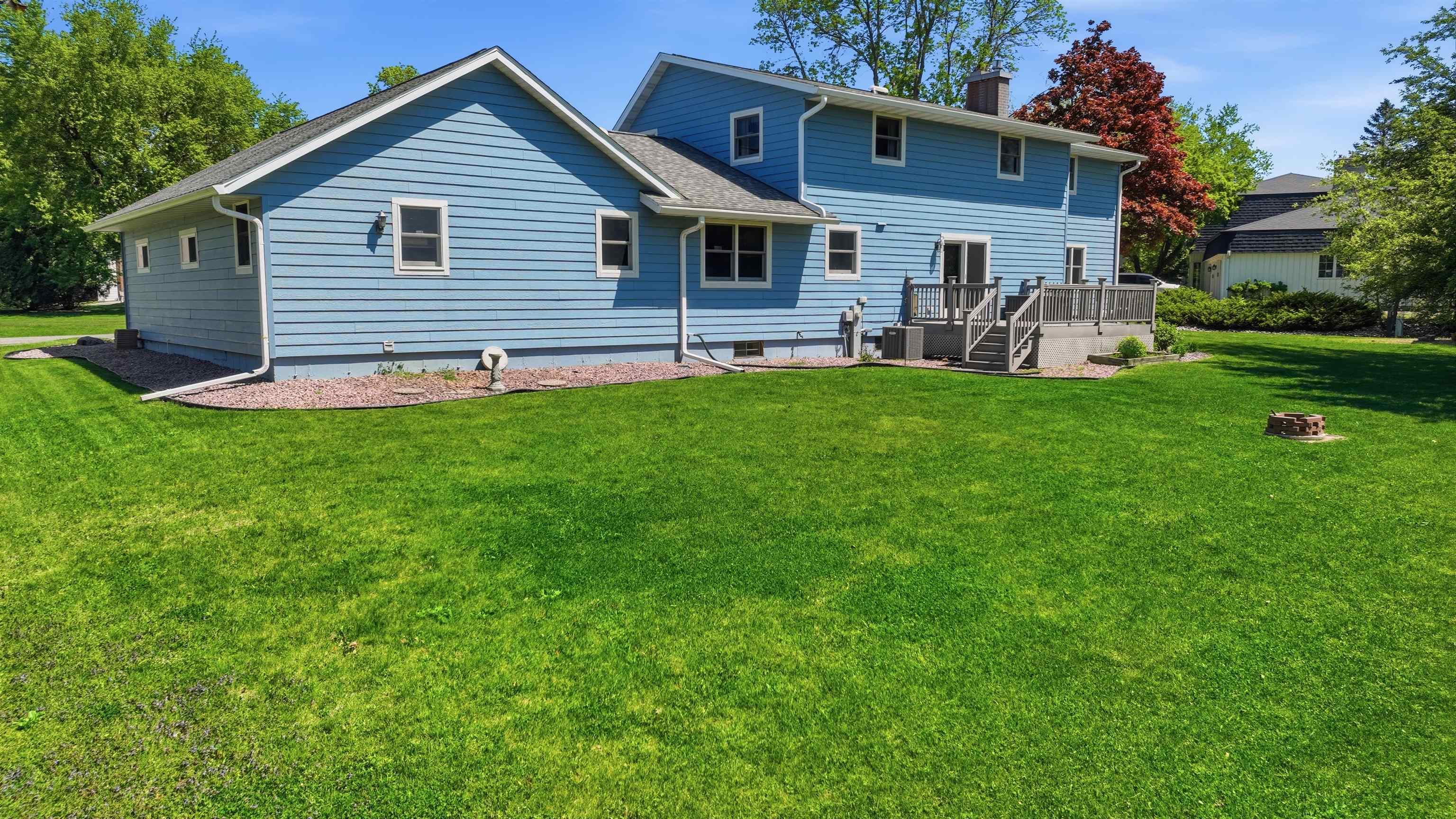 1006 W BLODGETT STREET, Marshfield, Wisconsin 54449, 5 Bedrooms Bedrooms, ,2 BathroomsBathrooms,Residential,For Sale,1006 W BLODGETT STREET,22602366