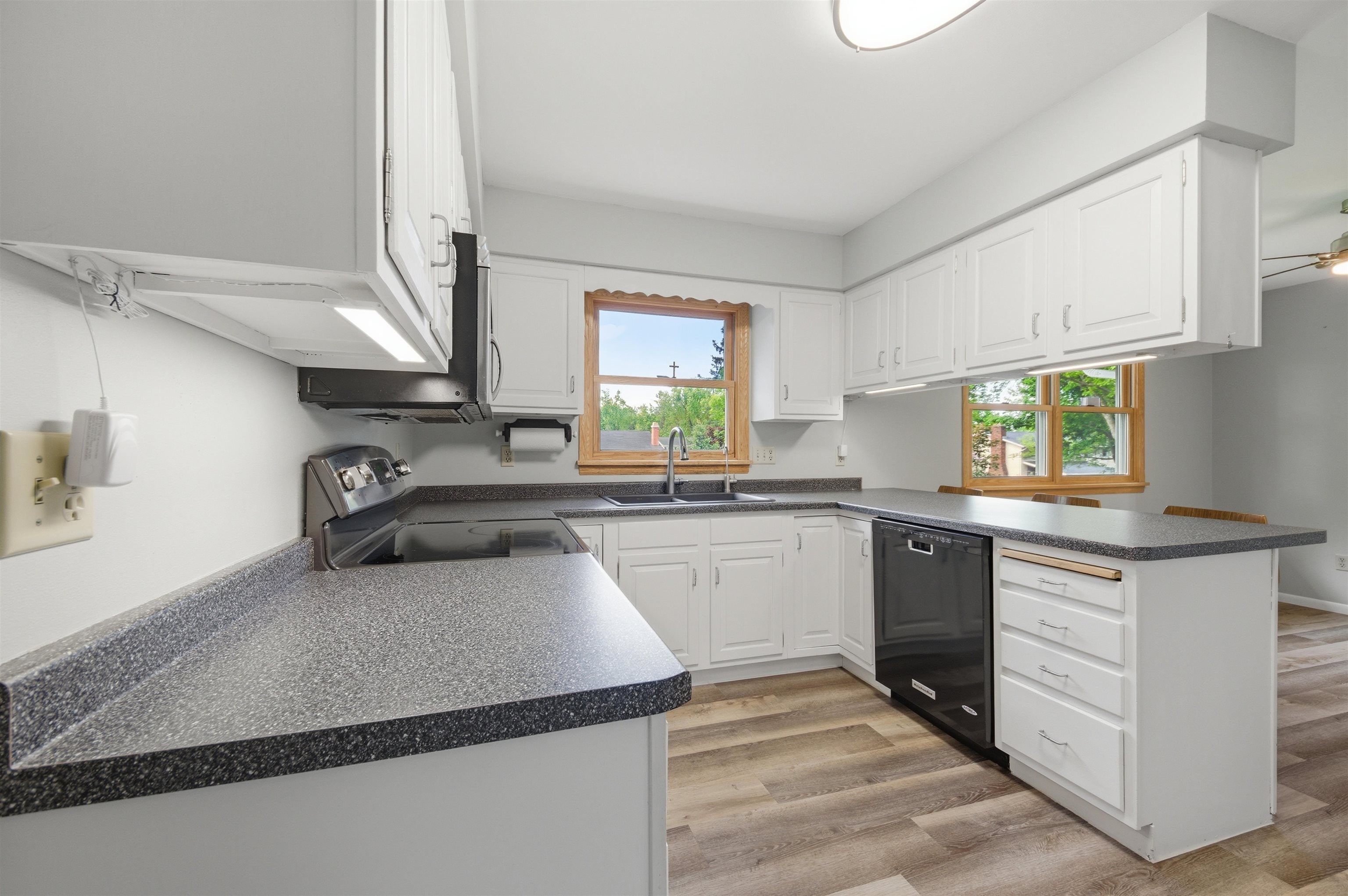 1006 W BLODGETT STREET, Marshfield, Wisconsin 54449, 5 Bedrooms Bedrooms, ,2 BathroomsBathrooms,Residential,For Sale,1006 W BLODGETT STREET,22602366