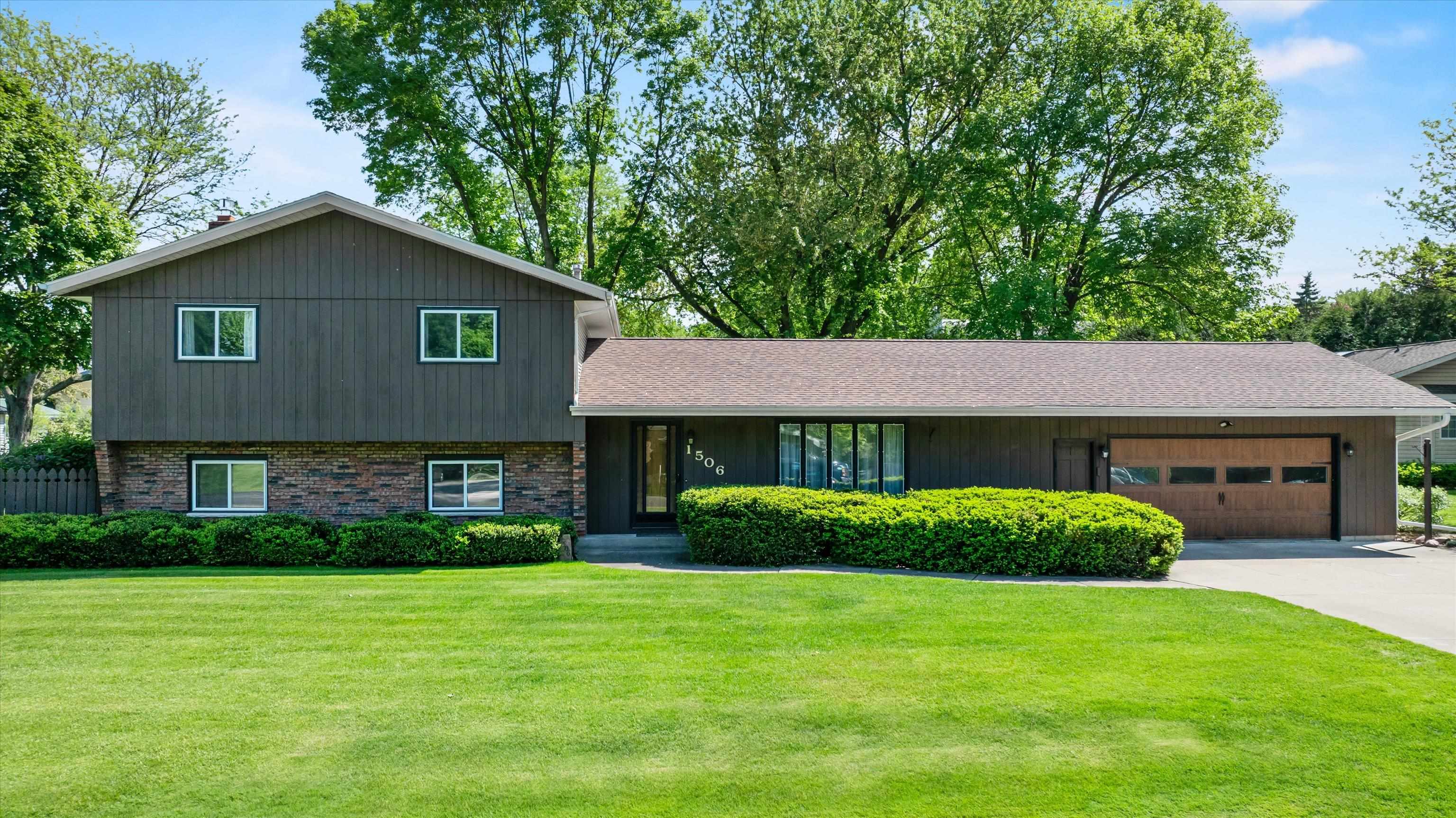 1506 W 4TH STREET, Marshfield, Wisconsin 54449-2545, 4 Bedrooms Bedrooms, ,3 BathroomsBathrooms,Residential,For Sale,1506 W 4TH STREET,22602371