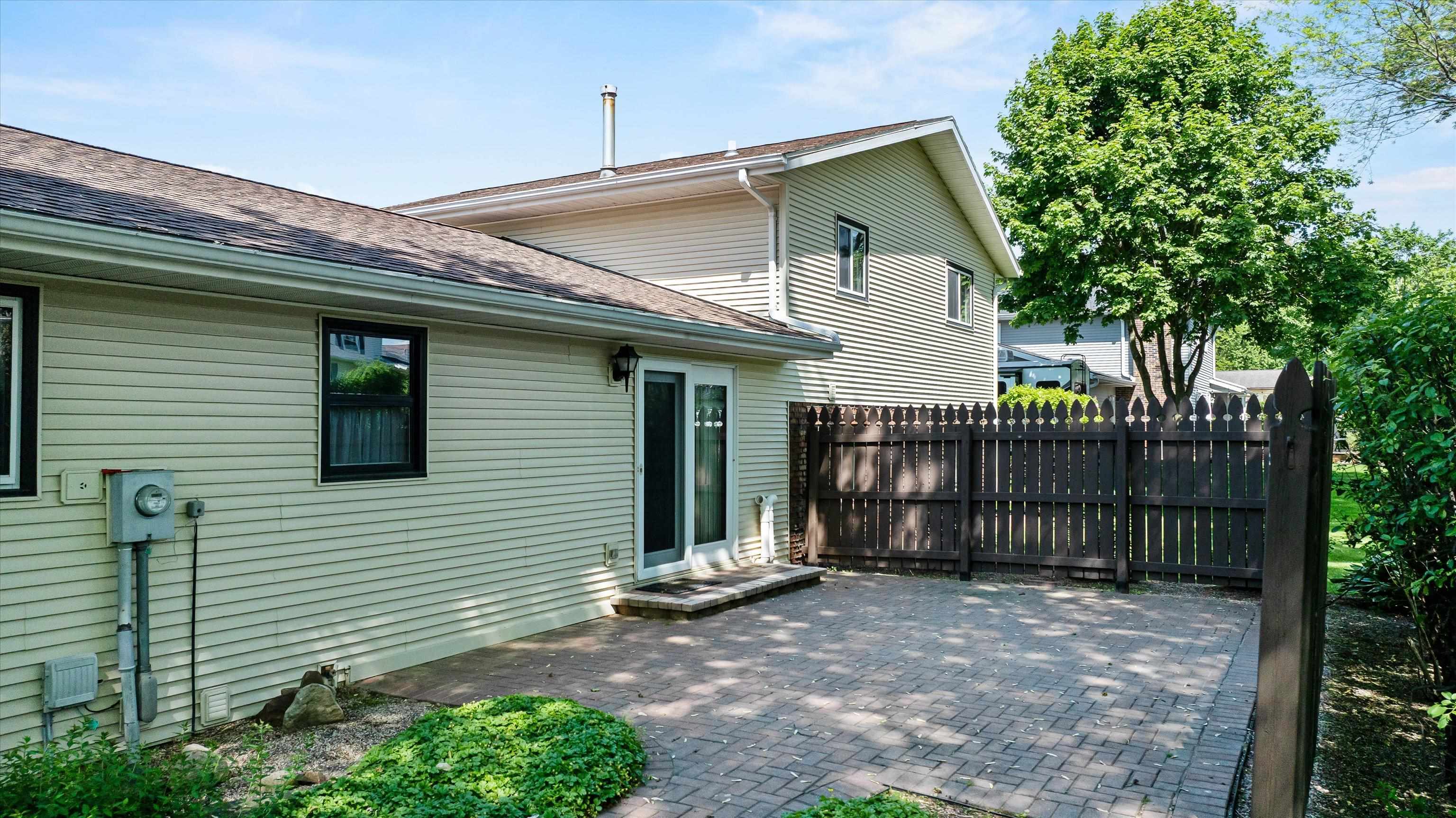 1506 W 4TH STREET, Marshfield, Wisconsin 54449-2545, 4 Bedrooms Bedrooms, ,3 BathroomsBathrooms,Residential,For Sale,1506 W 4TH STREET,22602371