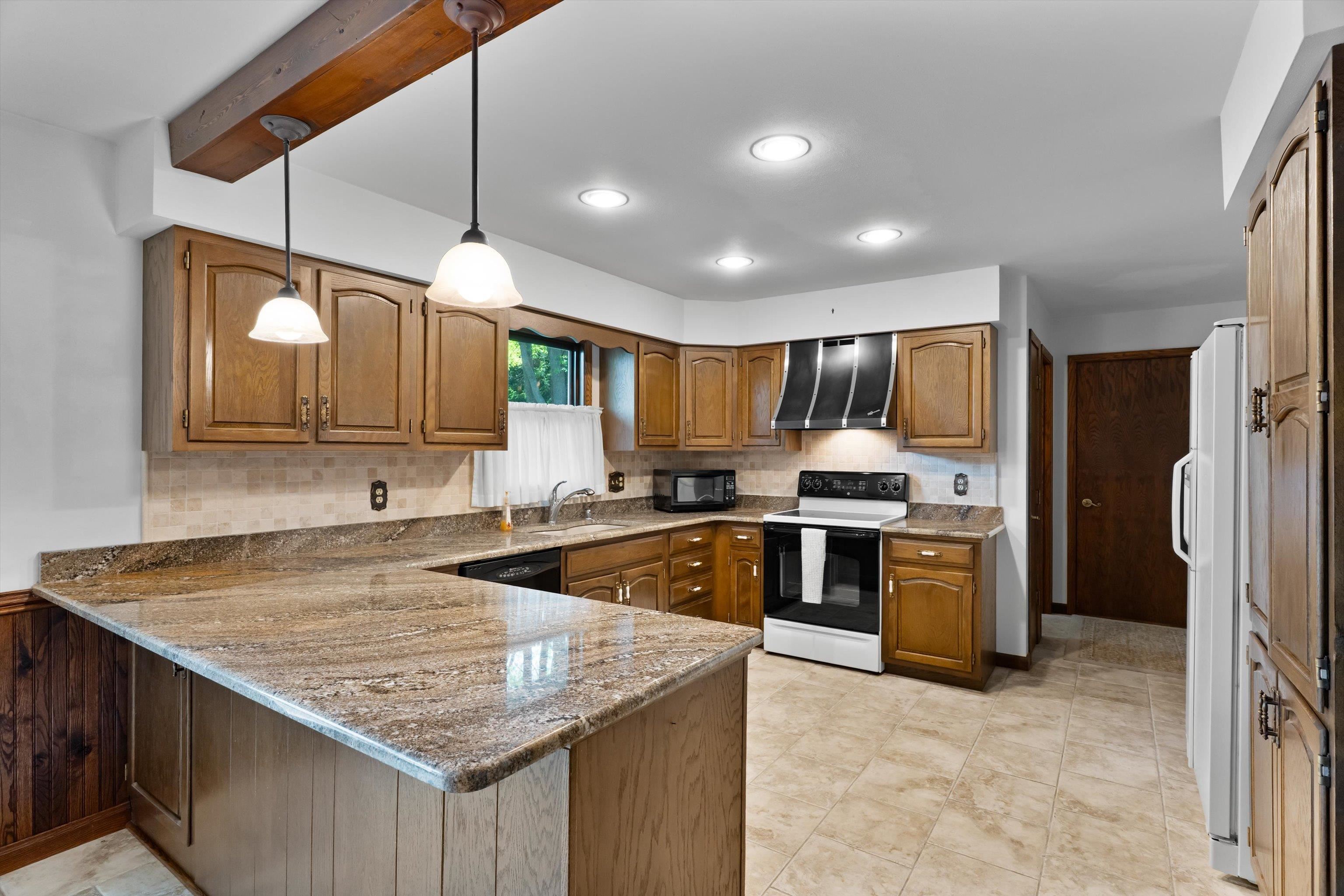 1506 W 4TH STREET, Marshfield, Wisconsin 54449-2545, 4 Bedrooms Bedrooms, ,3 BathroomsBathrooms,Residential,For Sale,1506 W 4TH STREET,22602371