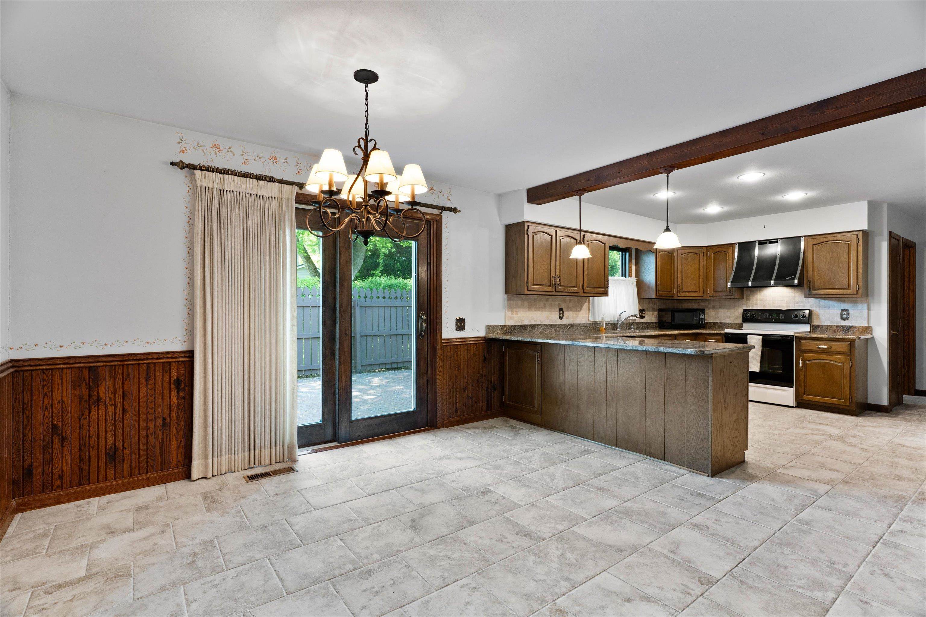1506 W 4TH STREET, Marshfield, Wisconsin 54449-2545, 4 Bedrooms Bedrooms, ,3 BathroomsBathrooms,Residential,For Sale,1506 W 4TH STREET,22602371