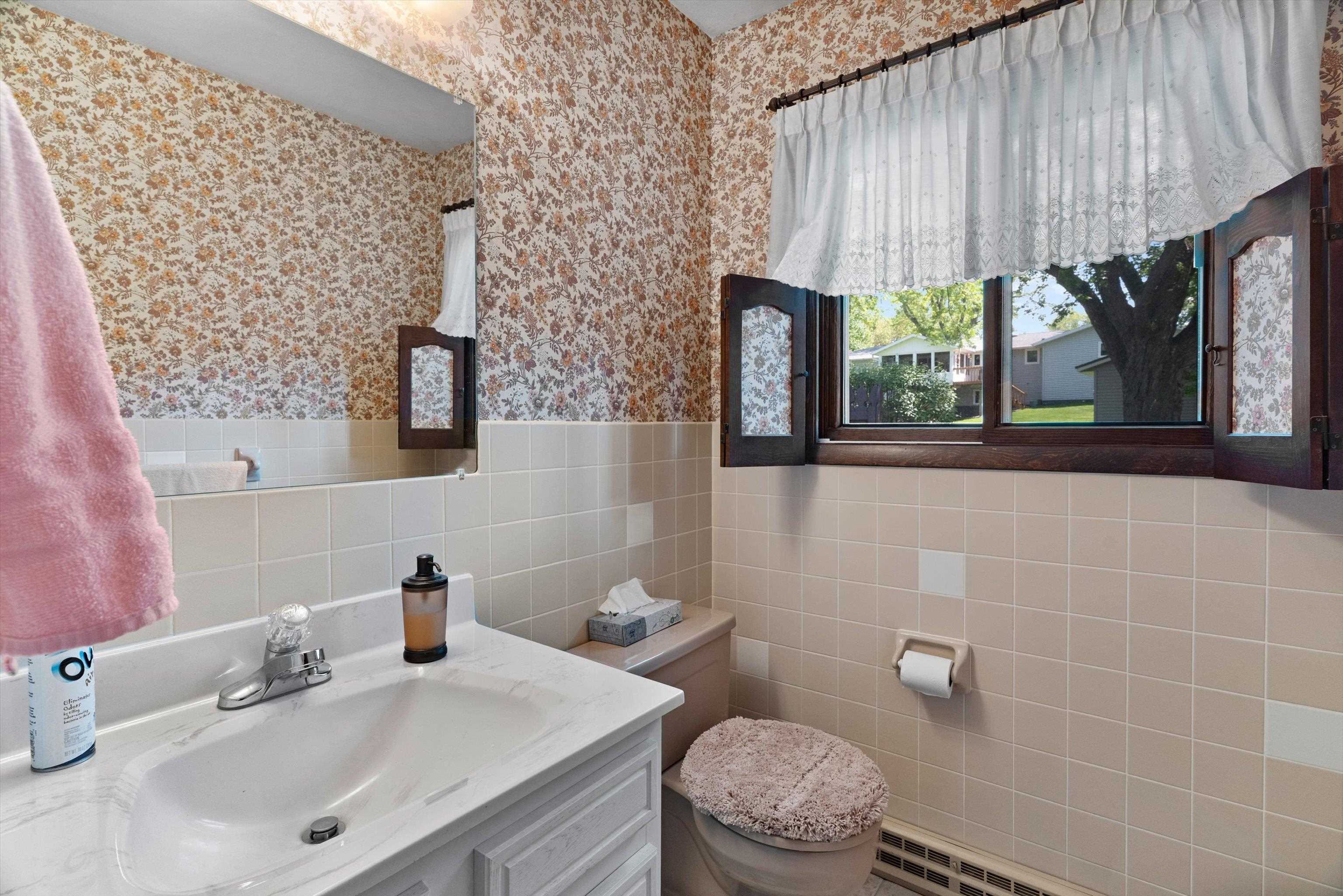 1506 W 4TH STREET, Marshfield, Wisconsin 54449-2545, 4 Bedrooms Bedrooms, ,3 BathroomsBathrooms,Residential,For Sale,1506 W 4TH STREET,22602371