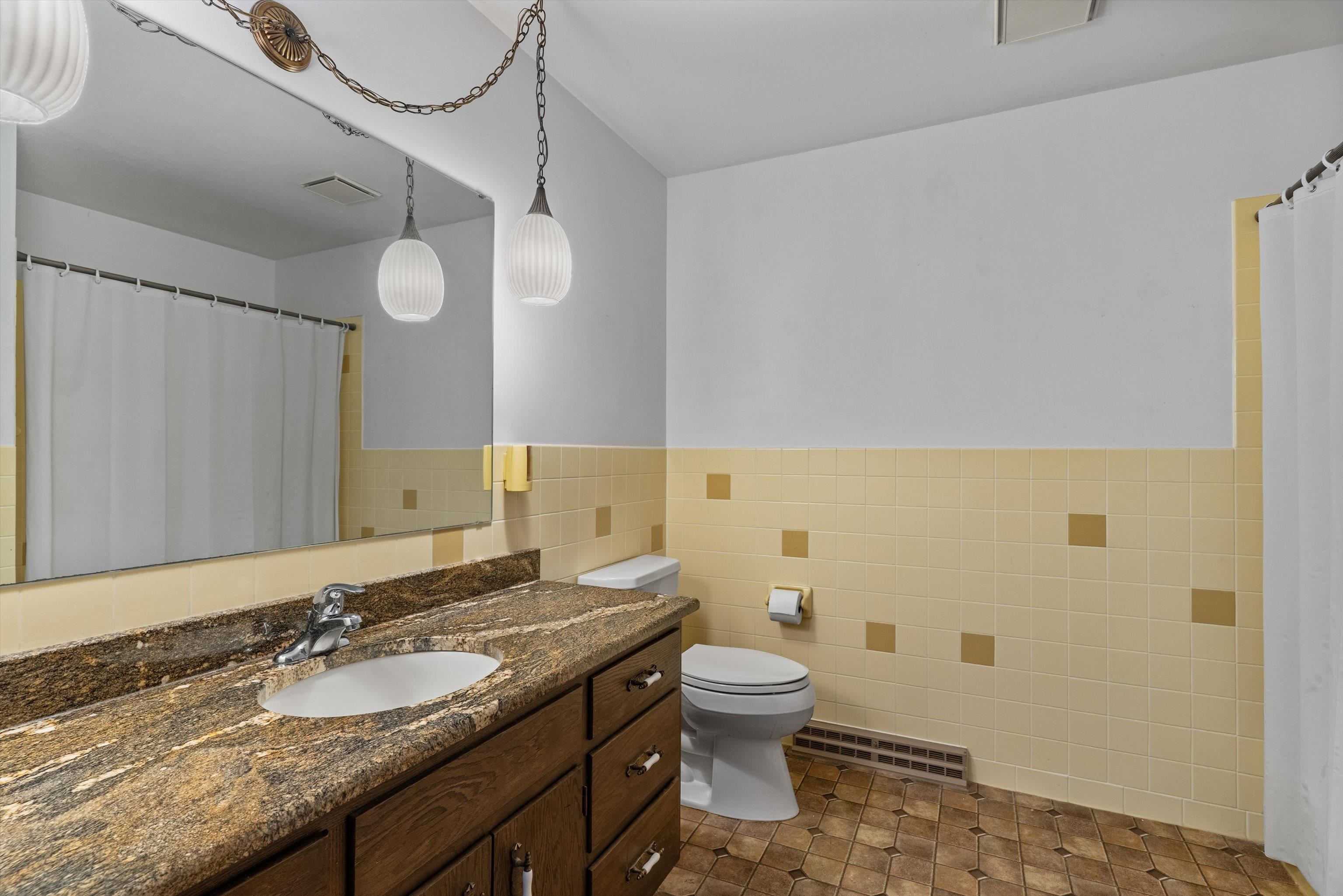 1506 W 4TH STREET, Marshfield, Wisconsin 54449-2545, 4 Bedrooms Bedrooms, ,3 BathroomsBathrooms,Residential,For Sale,1506 W 4TH STREET,22602371