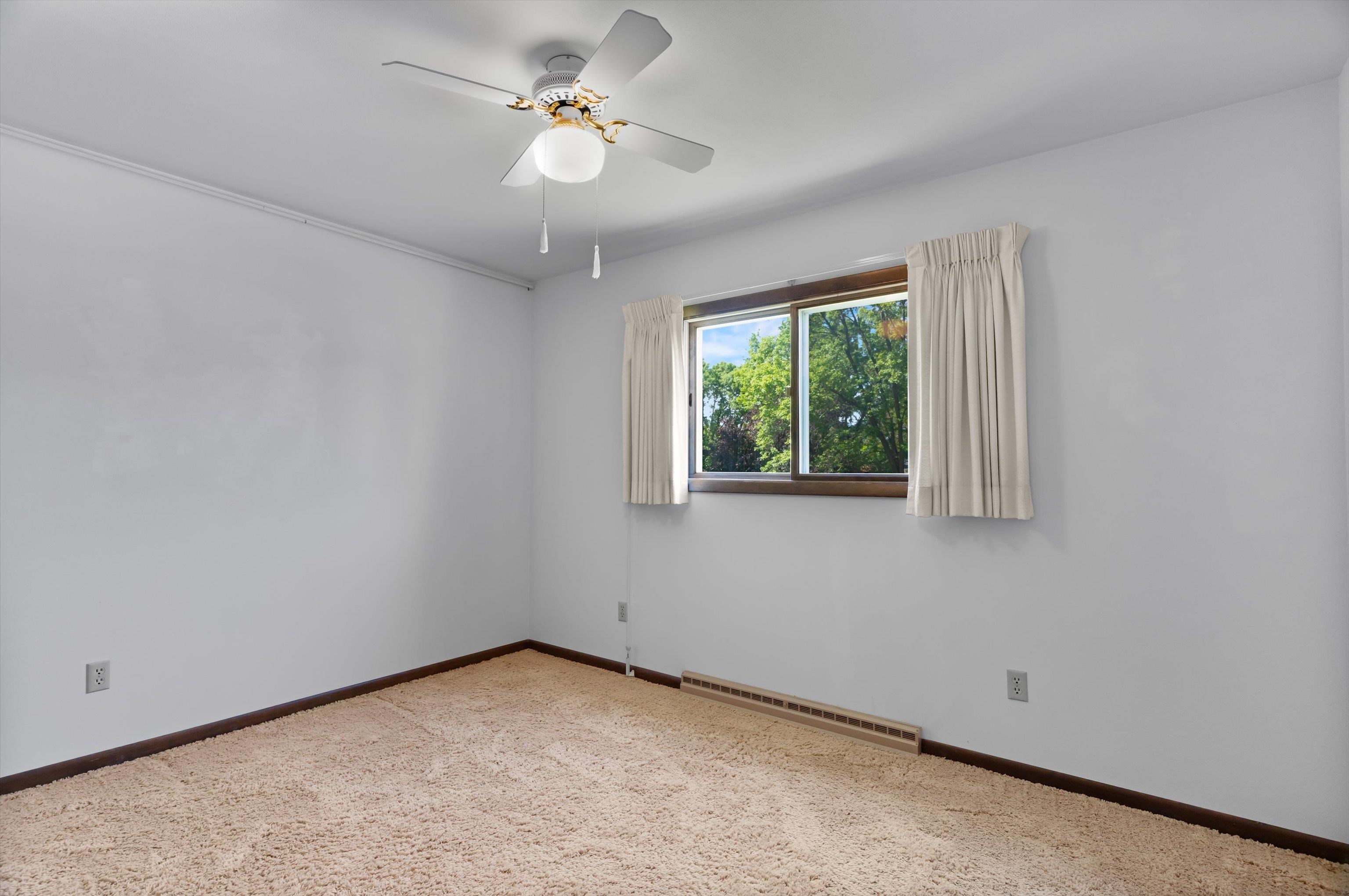 1506 W 4TH STREET, Marshfield, Wisconsin 54449-2545, 4 Bedrooms Bedrooms, ,3 BathroomsBathrooms,Residential,For Sale,1506 W 4TH STREET,22602371