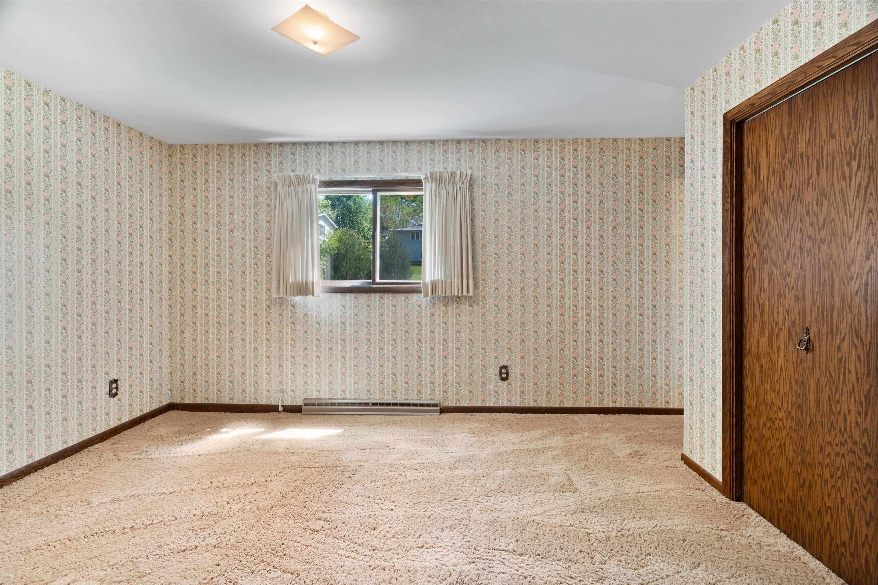 1506 W 4TH STREET, Marshfield, Wisconsin 54449-2545, 4 Bedrooms Bedrooms, ,3 BathroomsBathrooms,Residential,For Sale,1506 W 4TH STREET,22602371