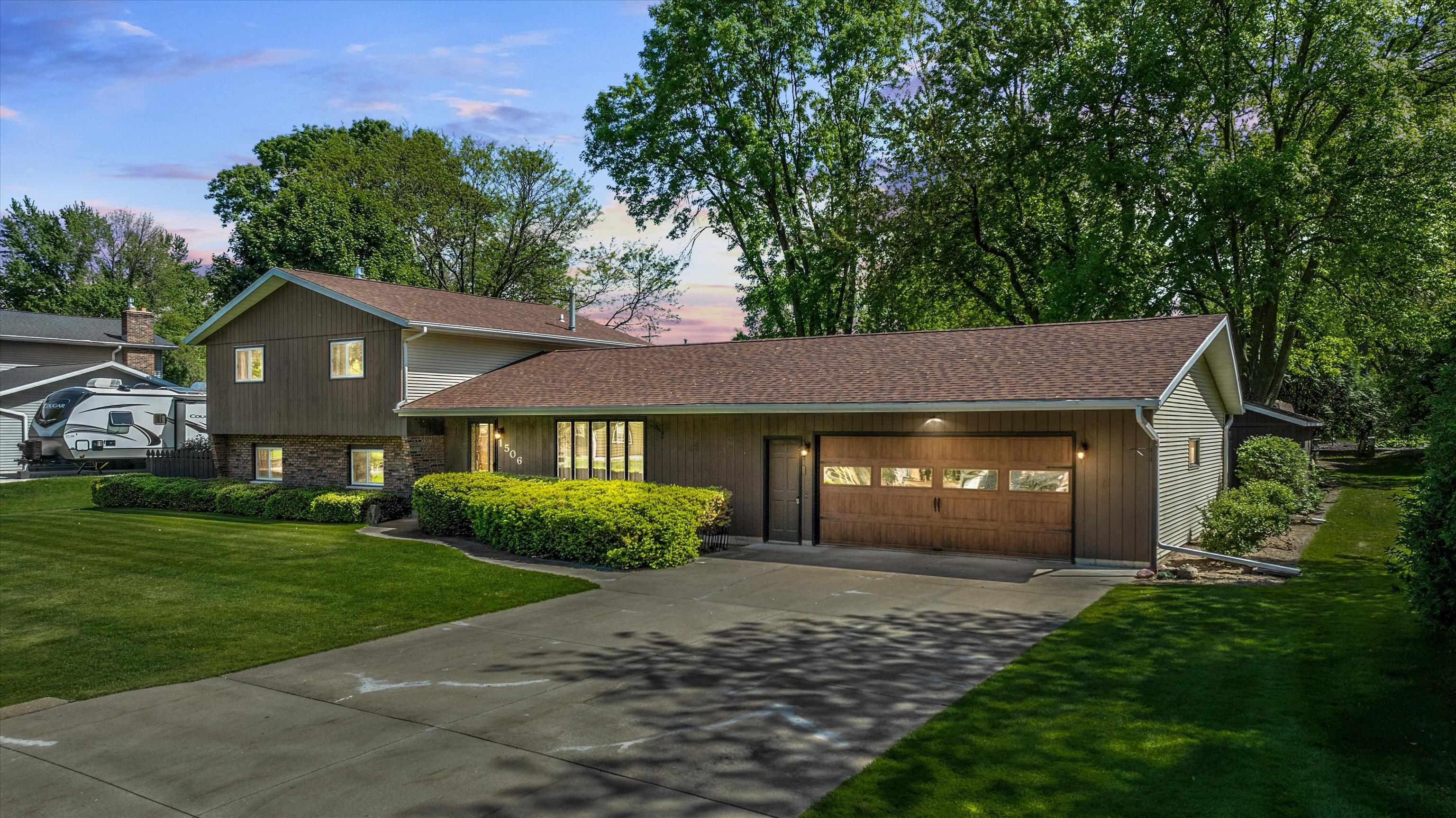1506 W 4TH STREET, Marshfield, Wisconsin 54449-2545, 4 Bedrooms Bedrooms, ,3 BathroomsBathrooms,Residential,For Sale,1506 W 4TH STREET,22602371