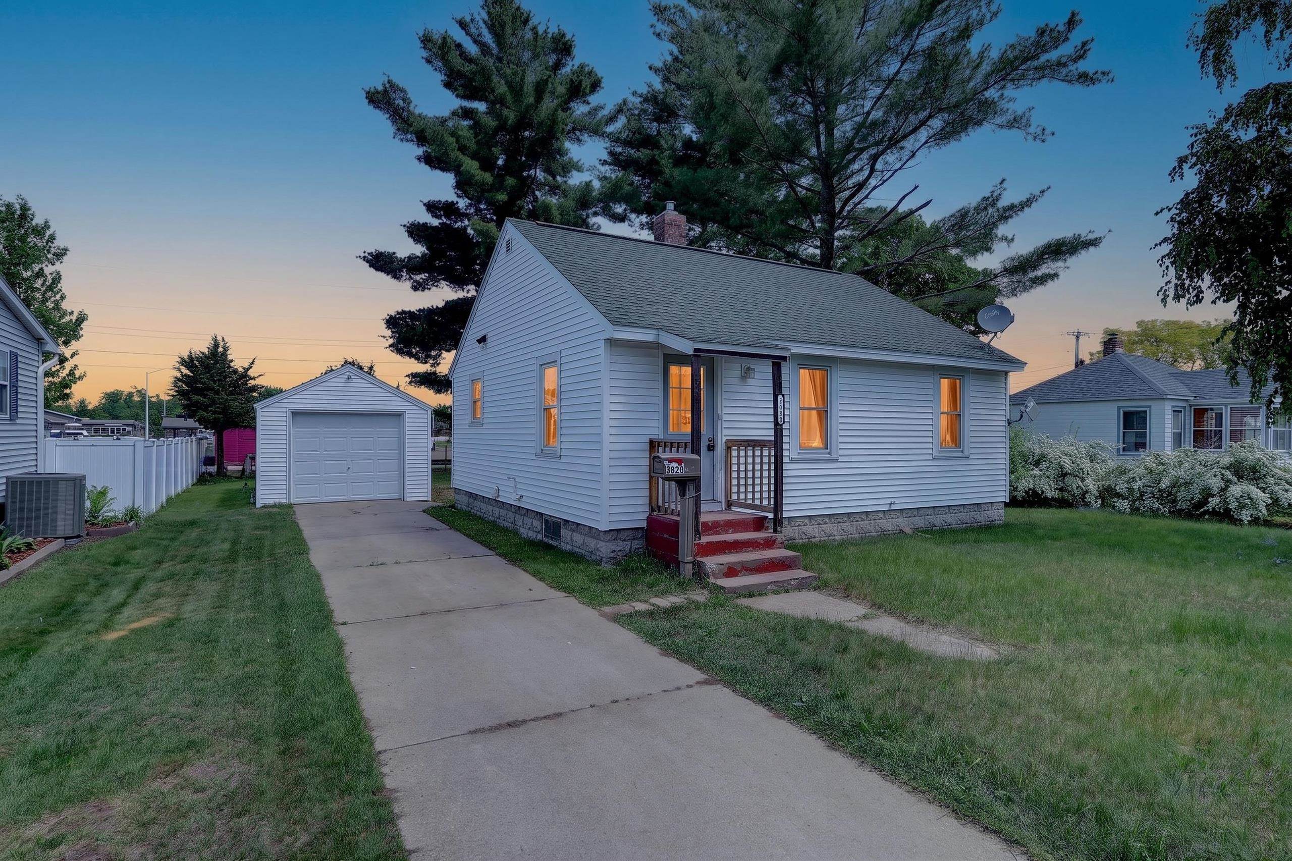 1931 BAKER STREET, Wisconsin Rapids, Wisconsin 54494, 2 Bedrooms Bedrooms, ,1 BathroomBathrooms,Residential,For Sale,1931 BAKER STREET,22602381