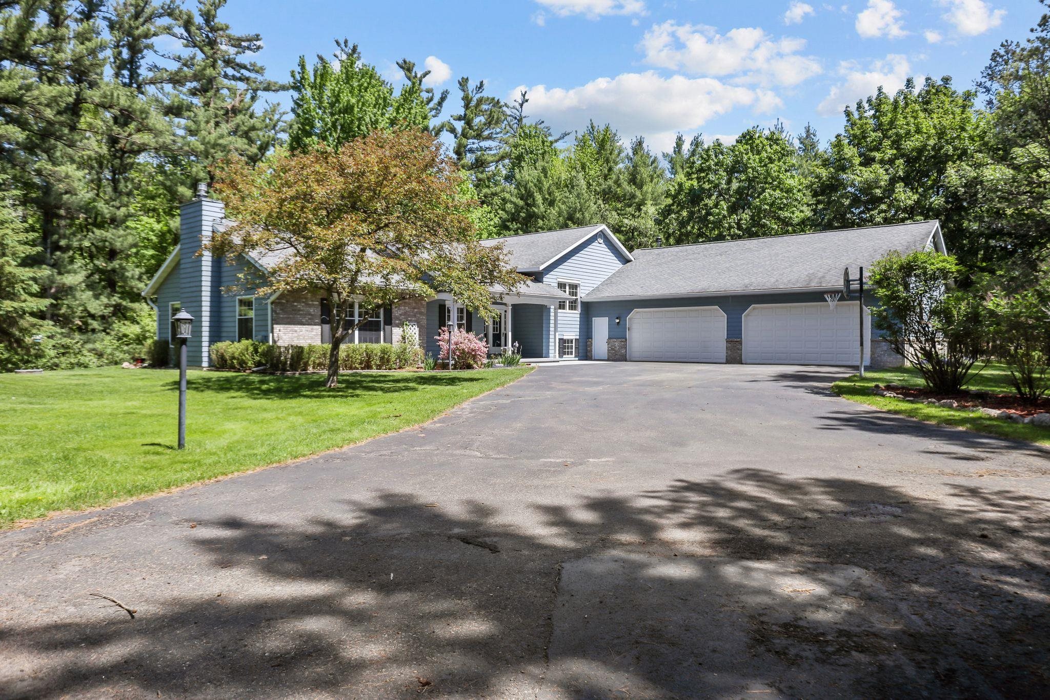 3731 NORTH VALLEY DRIVE, Wisconsin Rapids, Wisconsin 54494, 4 Bedrooms Bedrooms, ,3 BathroomsBathrooms,Residential,For Sale,3731 NORTH VALLEY DRIVE,22602383