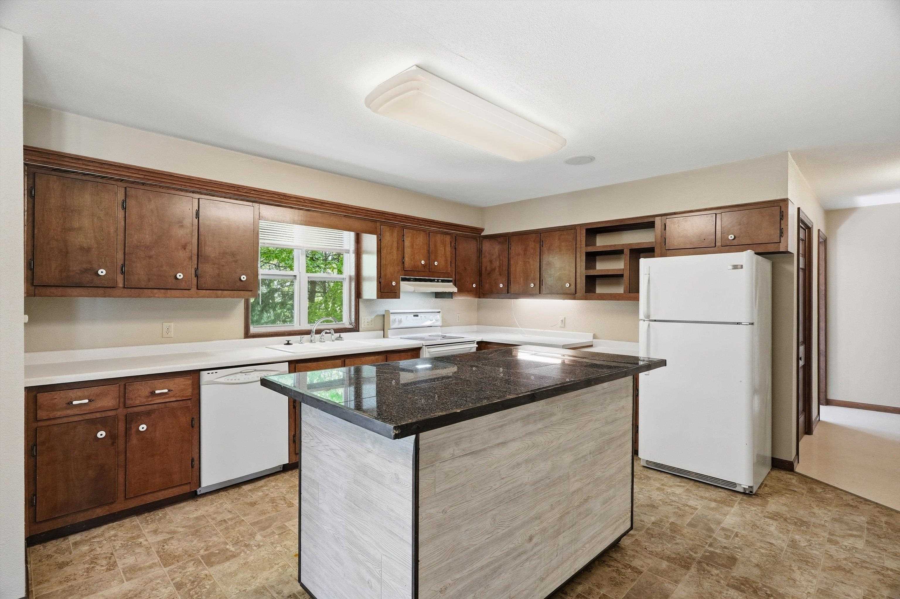621 W UPHAM STREET, Marshfield, Wisconsin 54449, 3 Bedrooms Bedrooms, ,2 BathroomsBathrooms,Residential,For Sale,621 W UPHAM STREET,22602386