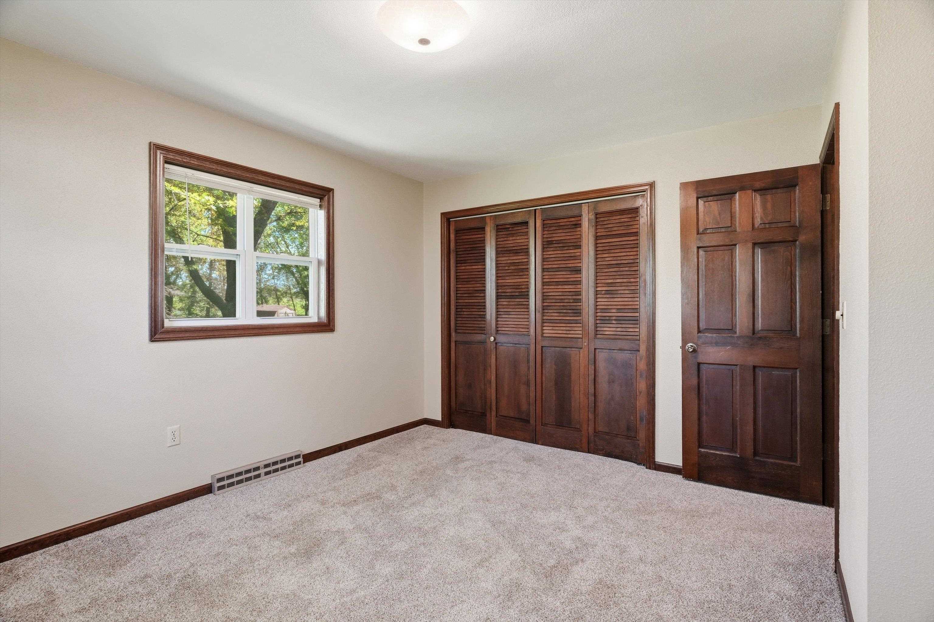 621 W UPHAM STREET, Marshfield, Wisconsin 54449, 3 Bedrooms Bedrooms, ,2 BathroomsBathrooms,Residential,For Sale,621 W UPHAM STREET,22602386