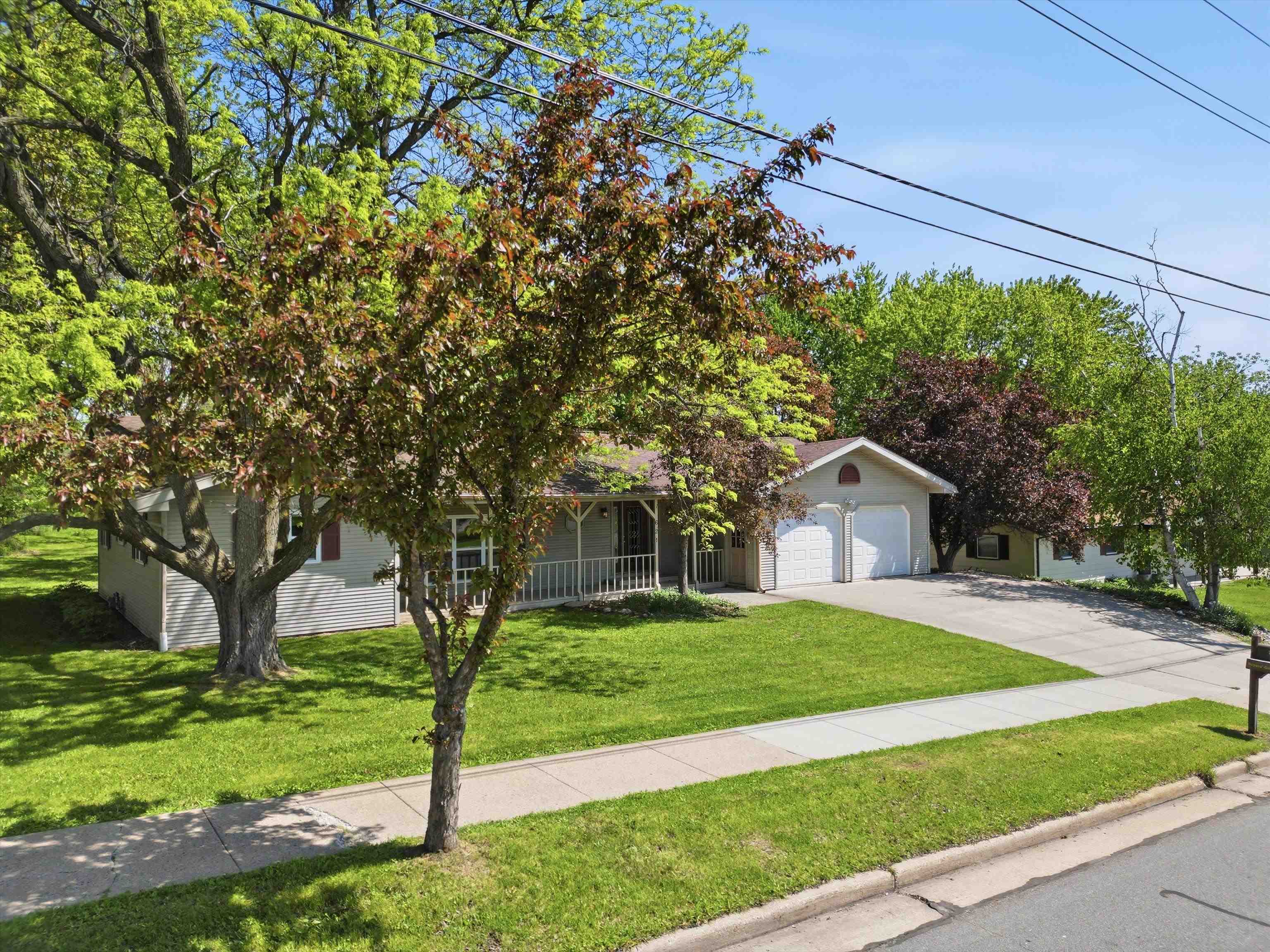621 W UPHAM STREET, Marshfield, Wisconsin 54449, 3 Bedrooms Bedrooms, ,2 BathroomsBathrooms,Residential,For Sale,621 W UPHAM STREET,22602386