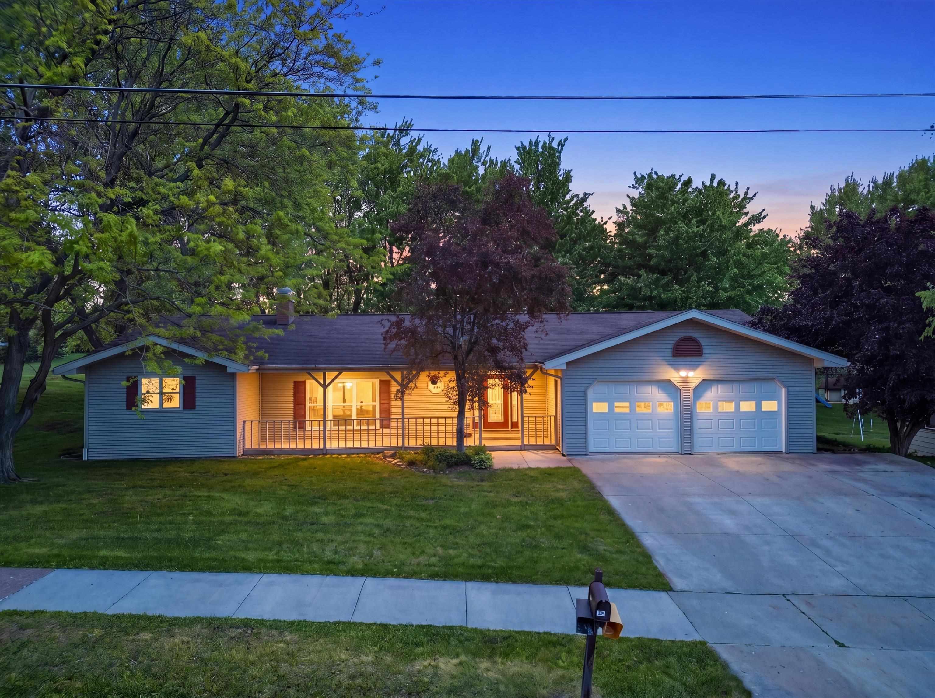 621 W UPHAM STREET, Marshfield, Wisconsin 54449, 3 Bedrooms Bedrooms, ,2 BathroomsBathrooms,Residential,For Sale,621 W UPHAM STREET,22602386