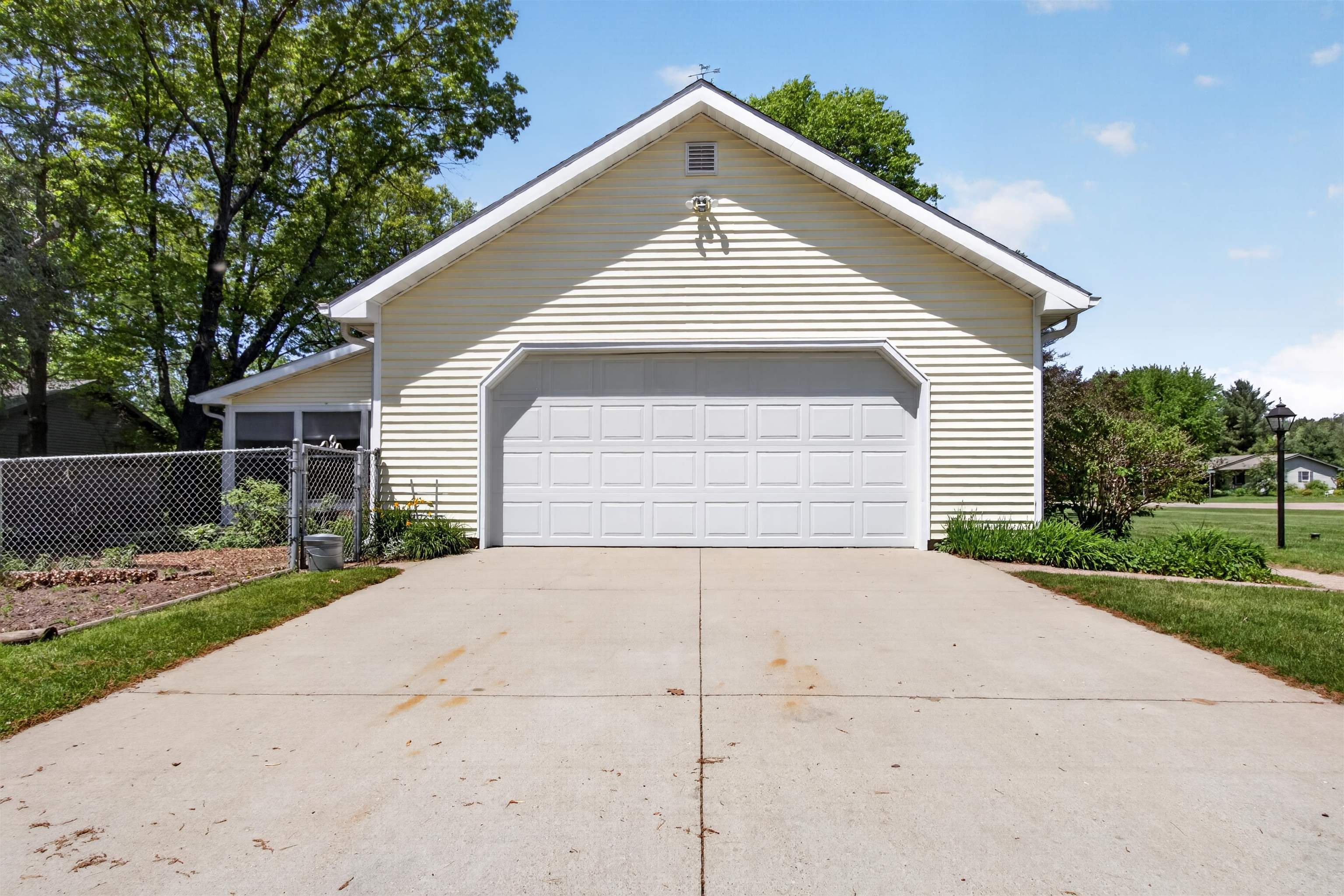 4610 WHIP-OR-WILL LANE, Wisconsin Rapids, Wisconsin 54494, 4 Bedrooms Bedrooms, ,2 BathroomsBathrooms,Residential,For Sale,4610 WHIP-OR-WILL LANE,22602388