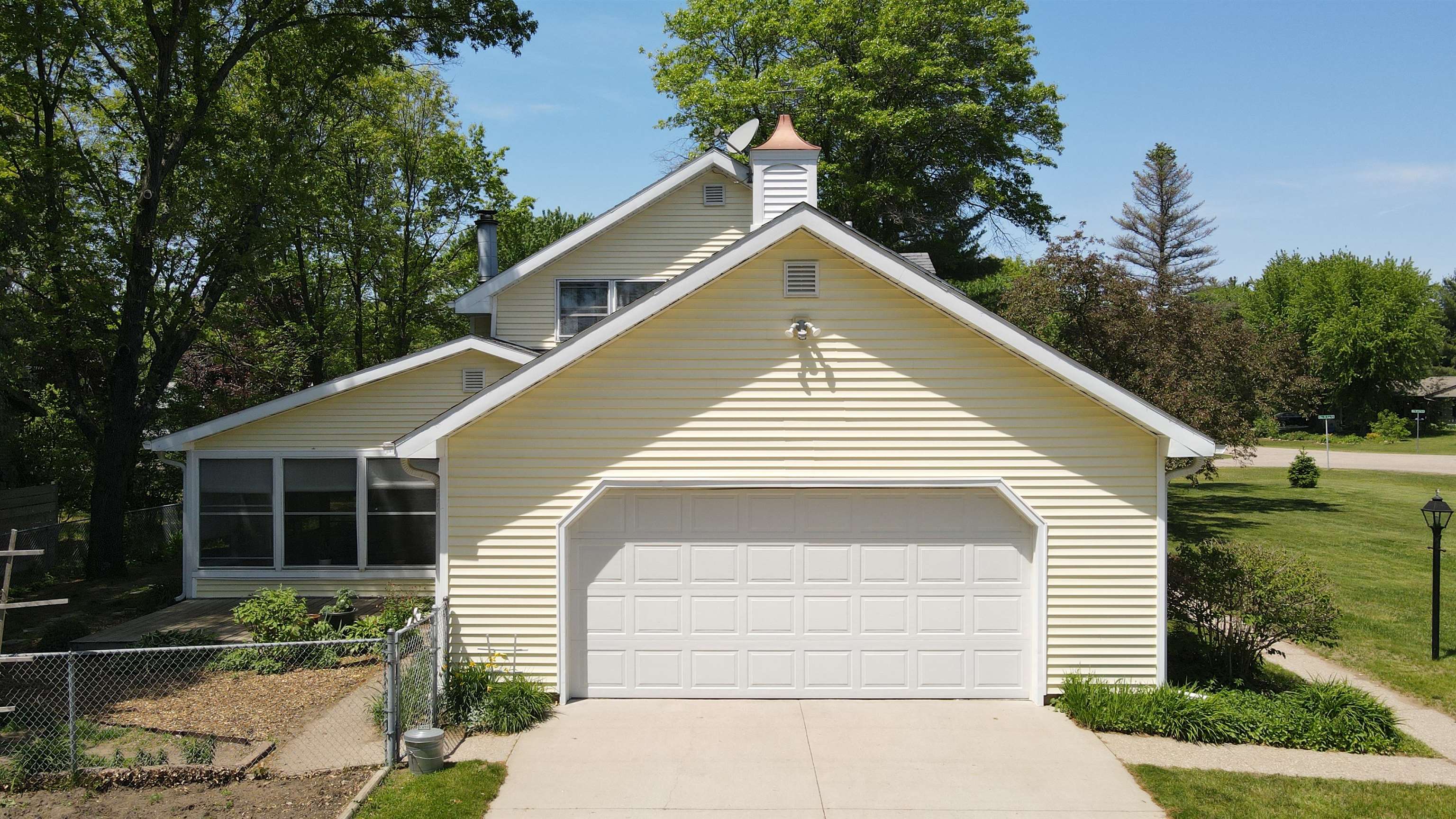 4610 WHIP-OR-WILL LANE, Wisconsin Rapids, Wisconsin 54494, 4 Bedrooms Bedrooms, ,2 BathroomsBathrooms,Residential,For Sale,4610 WHIP-OR-WILL LANE,22602388