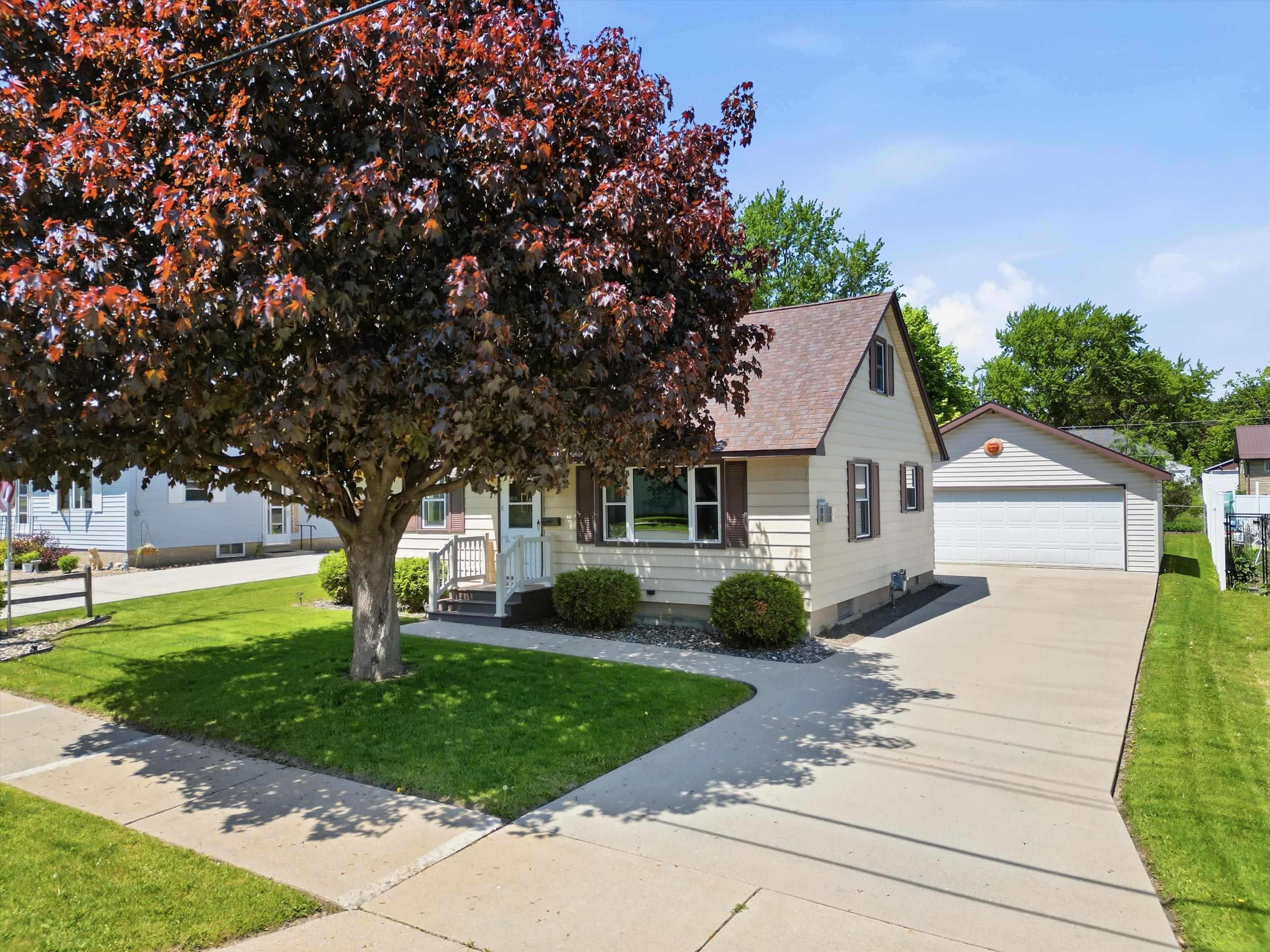 311 W IVES STREET, Marshfield, Wisconsin 54449, 4 Bedrooms Bedrooms, ,1 BathroomBathrooms,Residential,For Sale,311 W IVES STREET,22602396