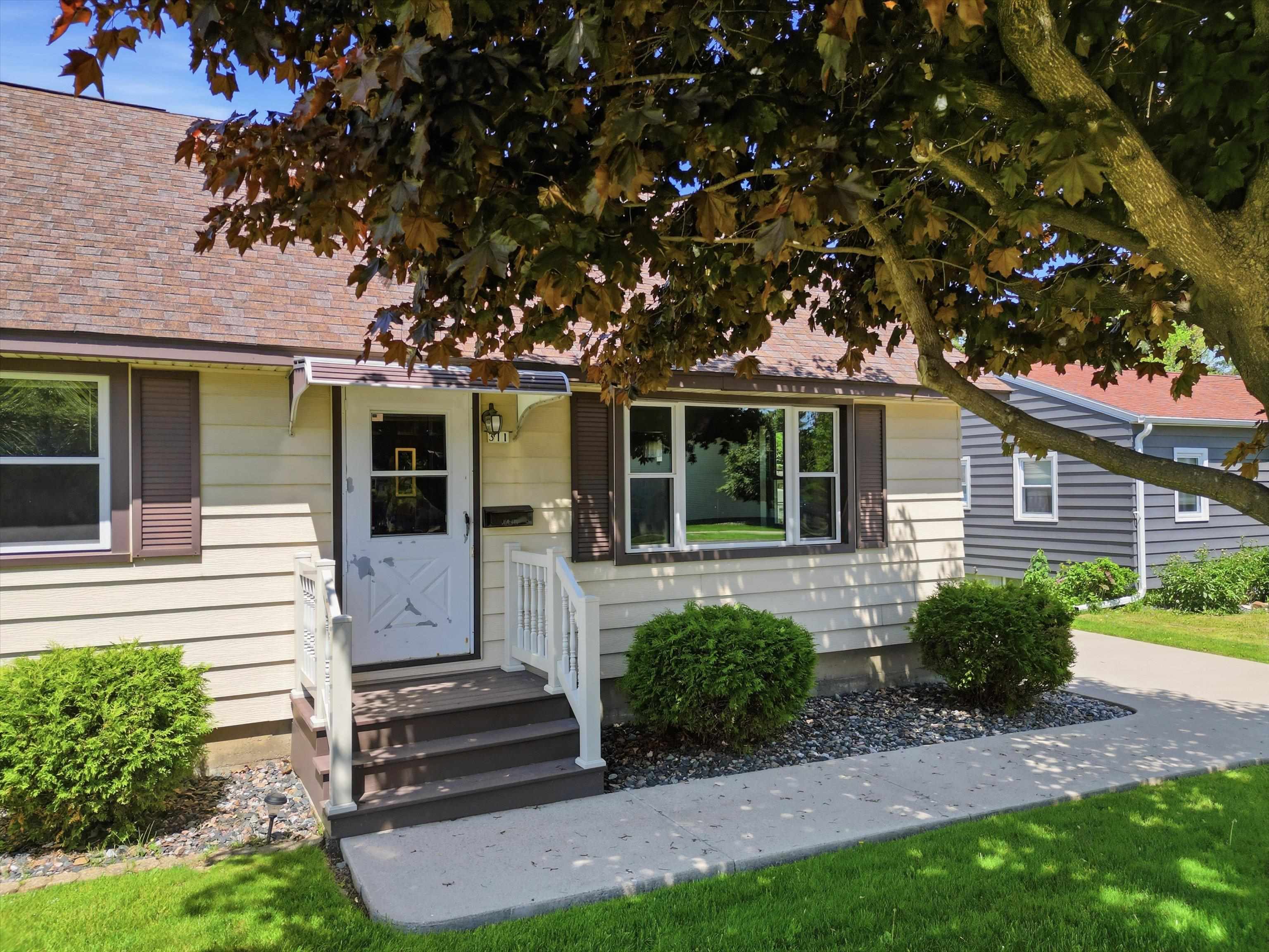 311 W IVES STREET, Marshfield, Wisconsin 54449, 4 Bedrooms Bedrooms, ,1 BathroomBathrooms,Residential,For Sale,311 W IVES STREET,22602396