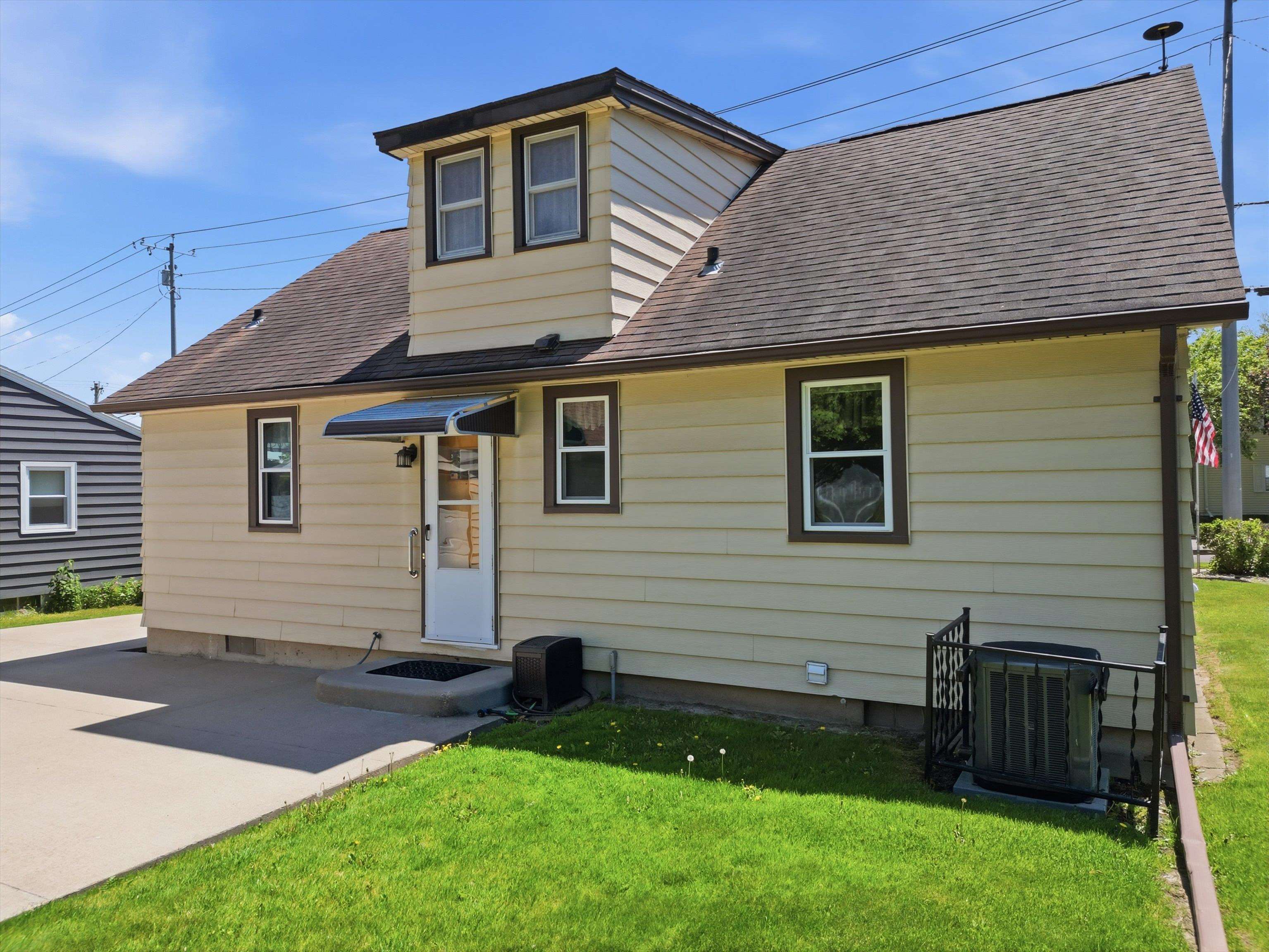 311 W IVES STREET, Marshfield, Wisconsin 54449, 4 Bedrooms Bedrooms, ,1 BathroomBathrooms,Residential,For Sale,311 W IVES STREET,22602396