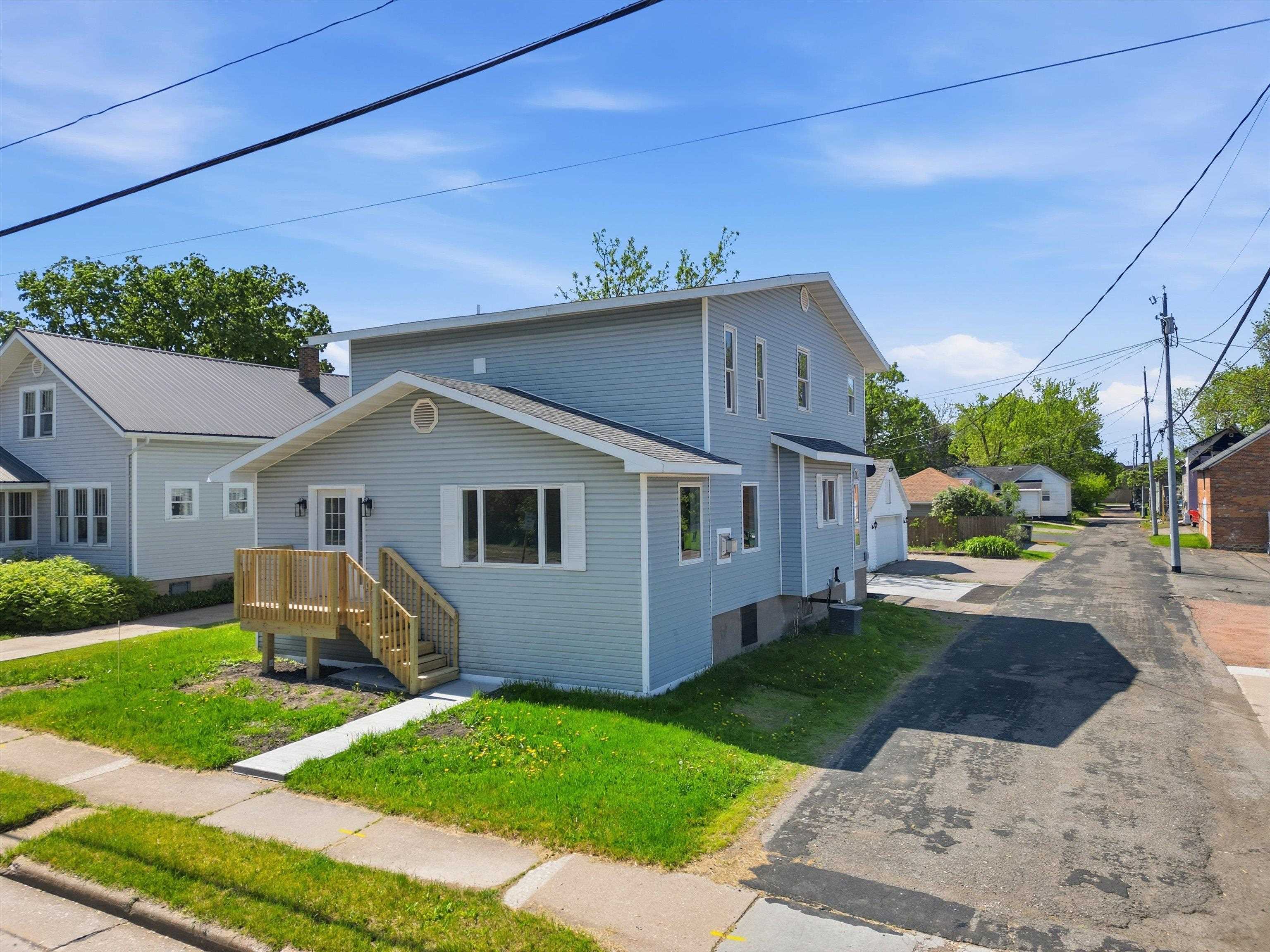 208 E 4TH STREET, Marshfield, Wisconsin 54449, 6 Bedrooms Bedrooms, ,3 BathroomsBathrooms,Residential,For Sale,208 E 4TH STREET,22602402