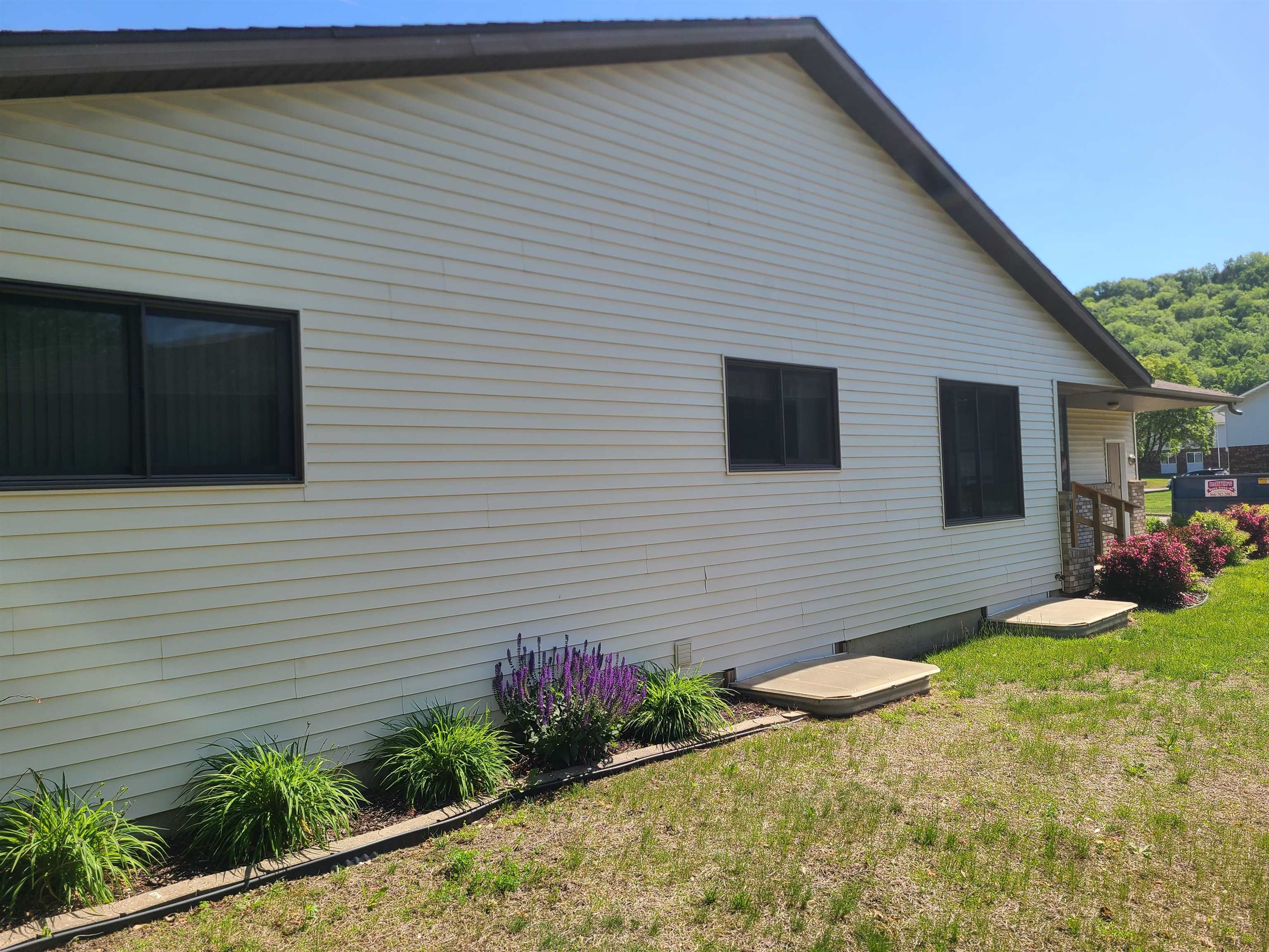 3158 S 33RD STREET, LA CROSSE, Wisconsin 54601, 4 Bedrooms Bedrooms, ,2 BathroomsBathrooms,Residential,For Sale,3158 S 33RD STREET,22602416